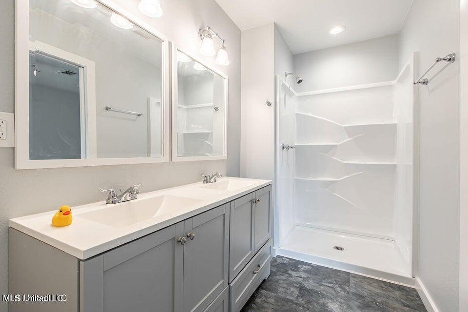 529 Commerce Street Property Photo 45