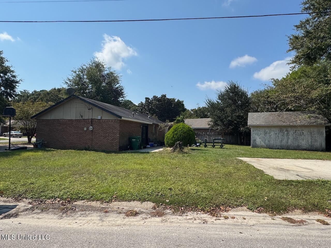 534 N Forest Drive Property Photo 3