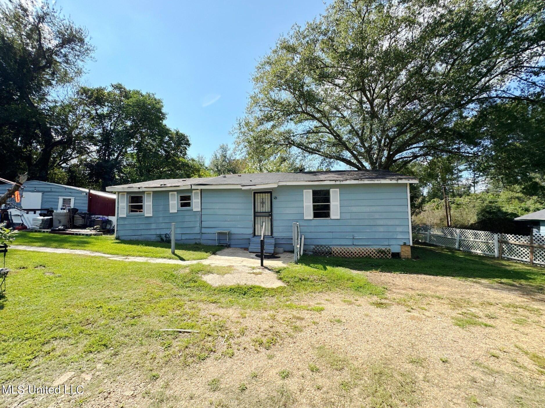 220 Pin Oak Drive Property Photo 1