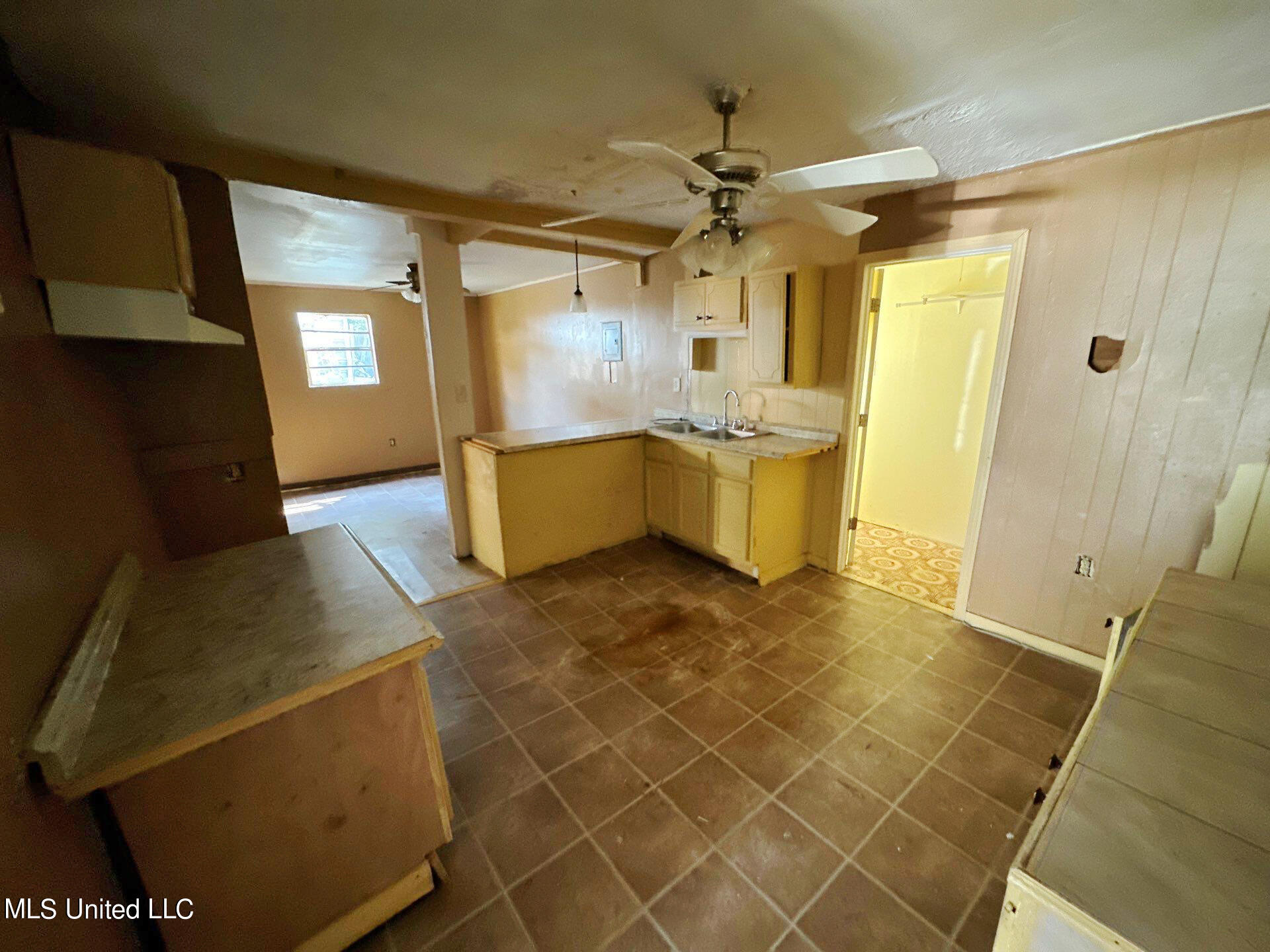 220 Pin Oak Drive Property Photo 2