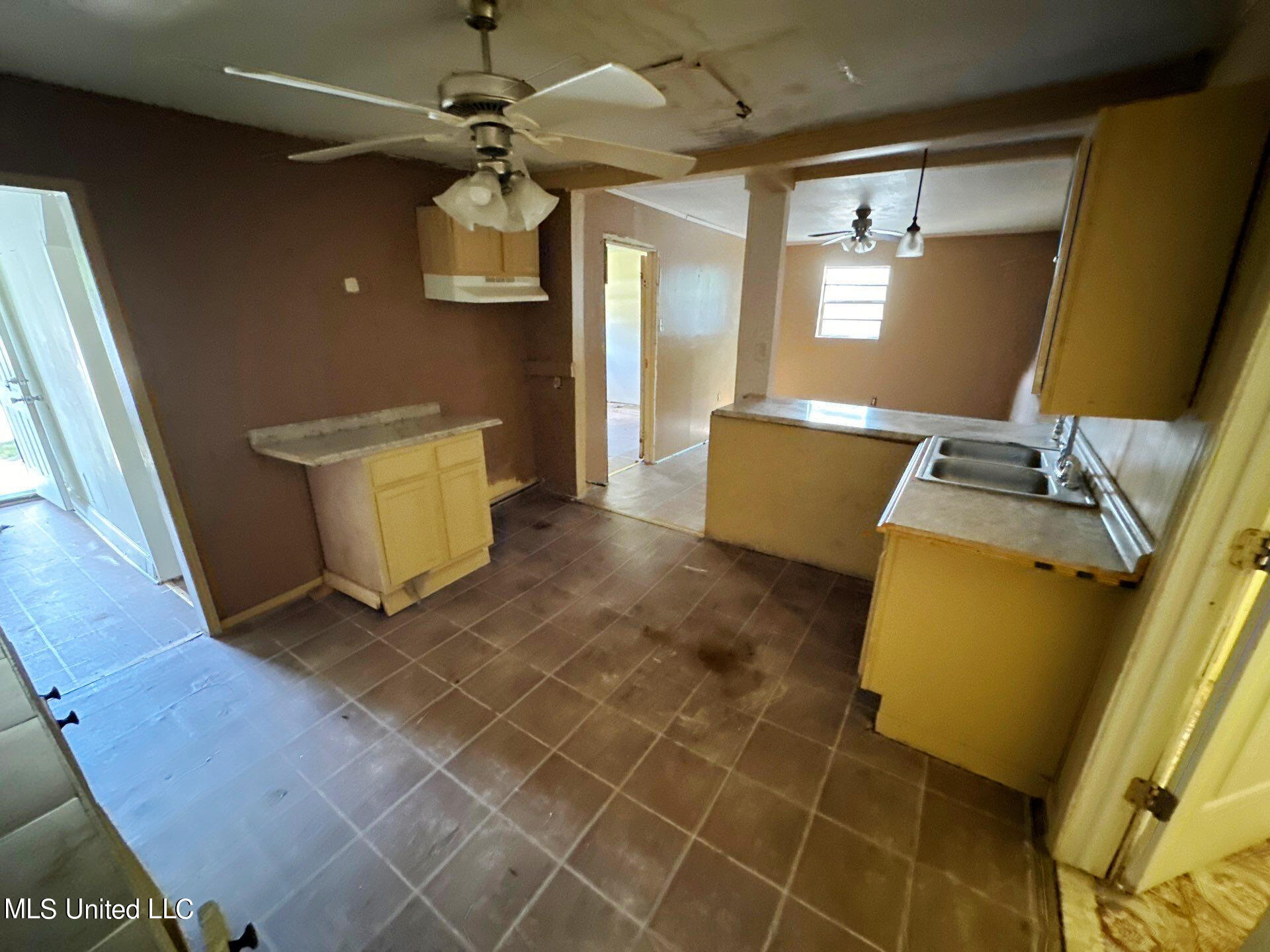 220 Pin Oak Drive Property Photo 3