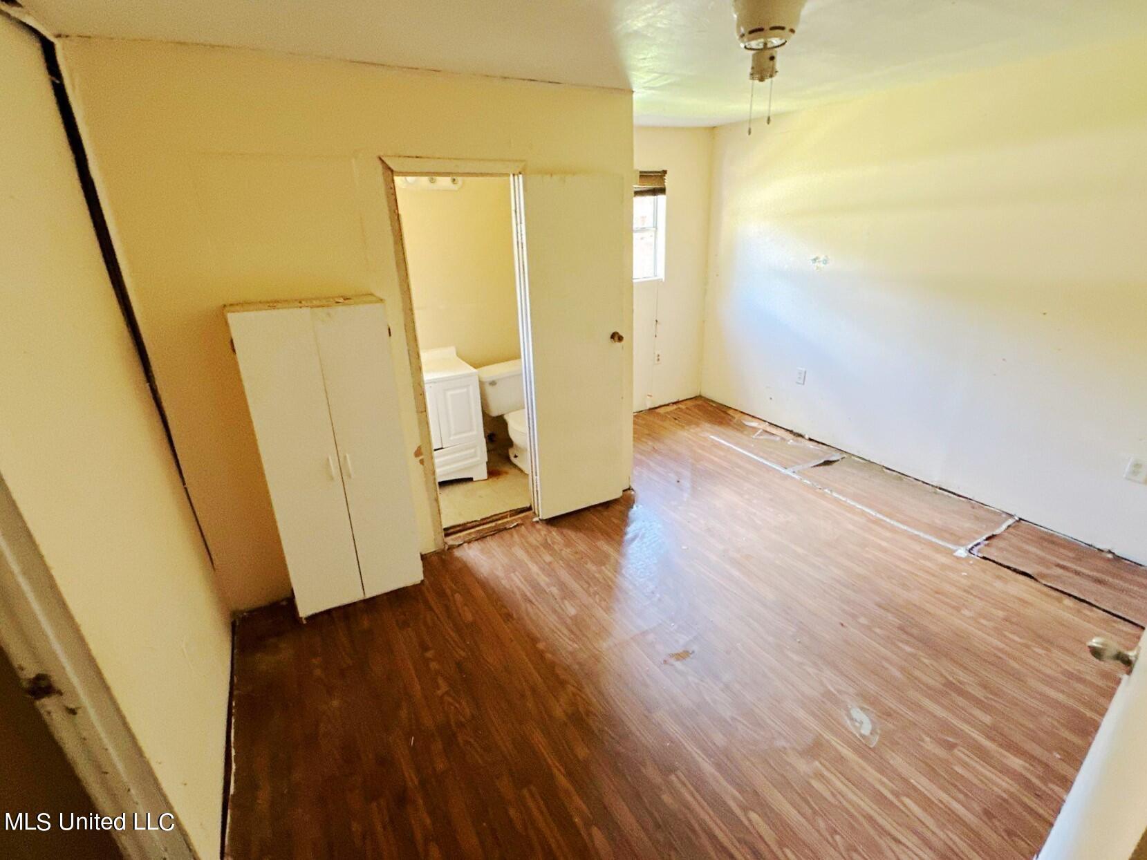 220 Pin Oak Drive Property Photo 9