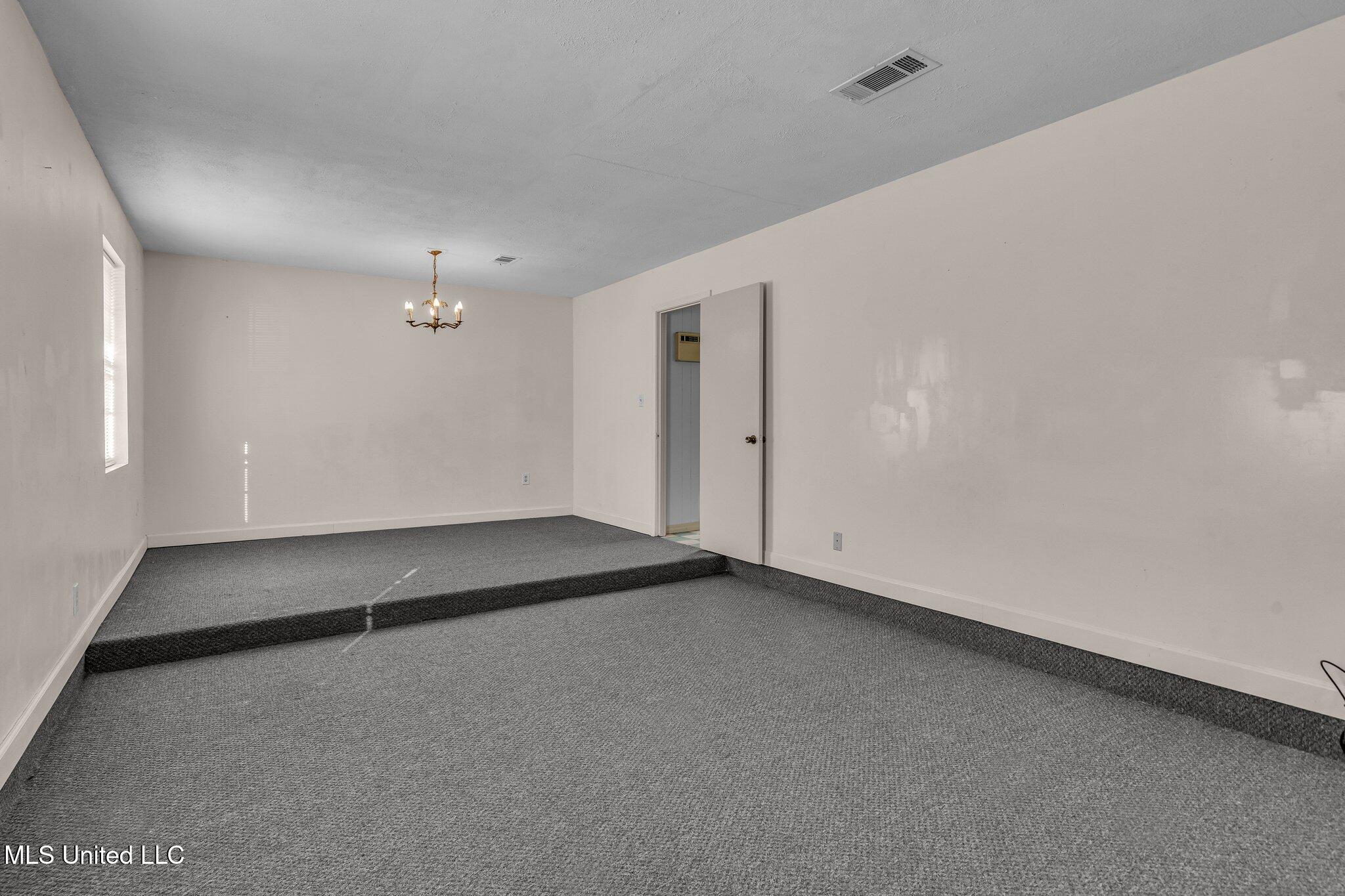 640 Peyton Drive Property Photo 2