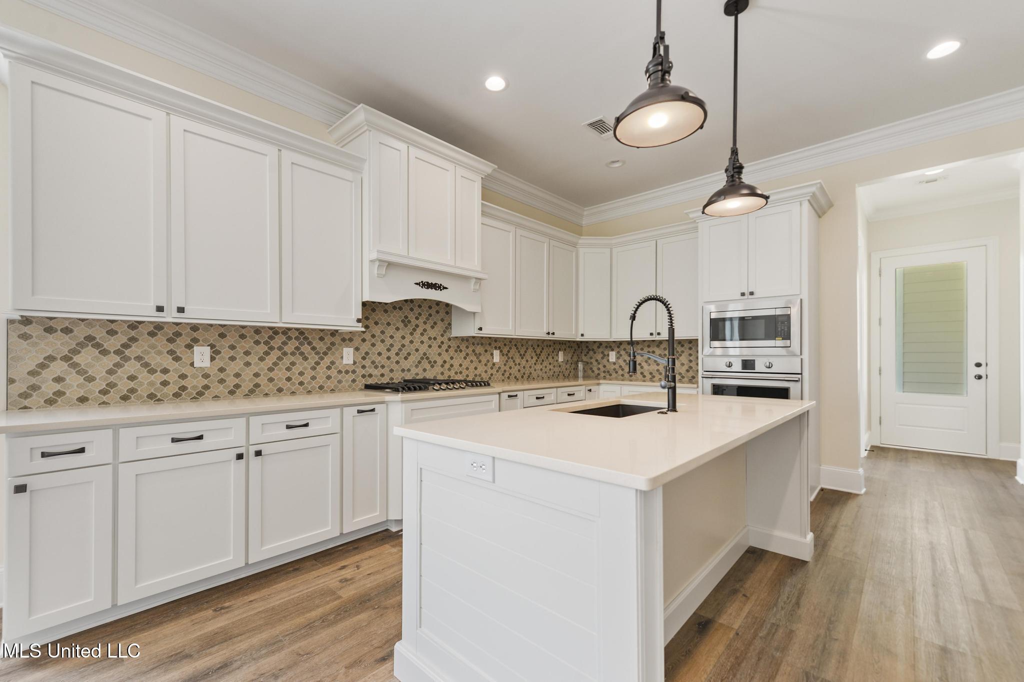 12154 Parc Aux Chenes Property Photo 12