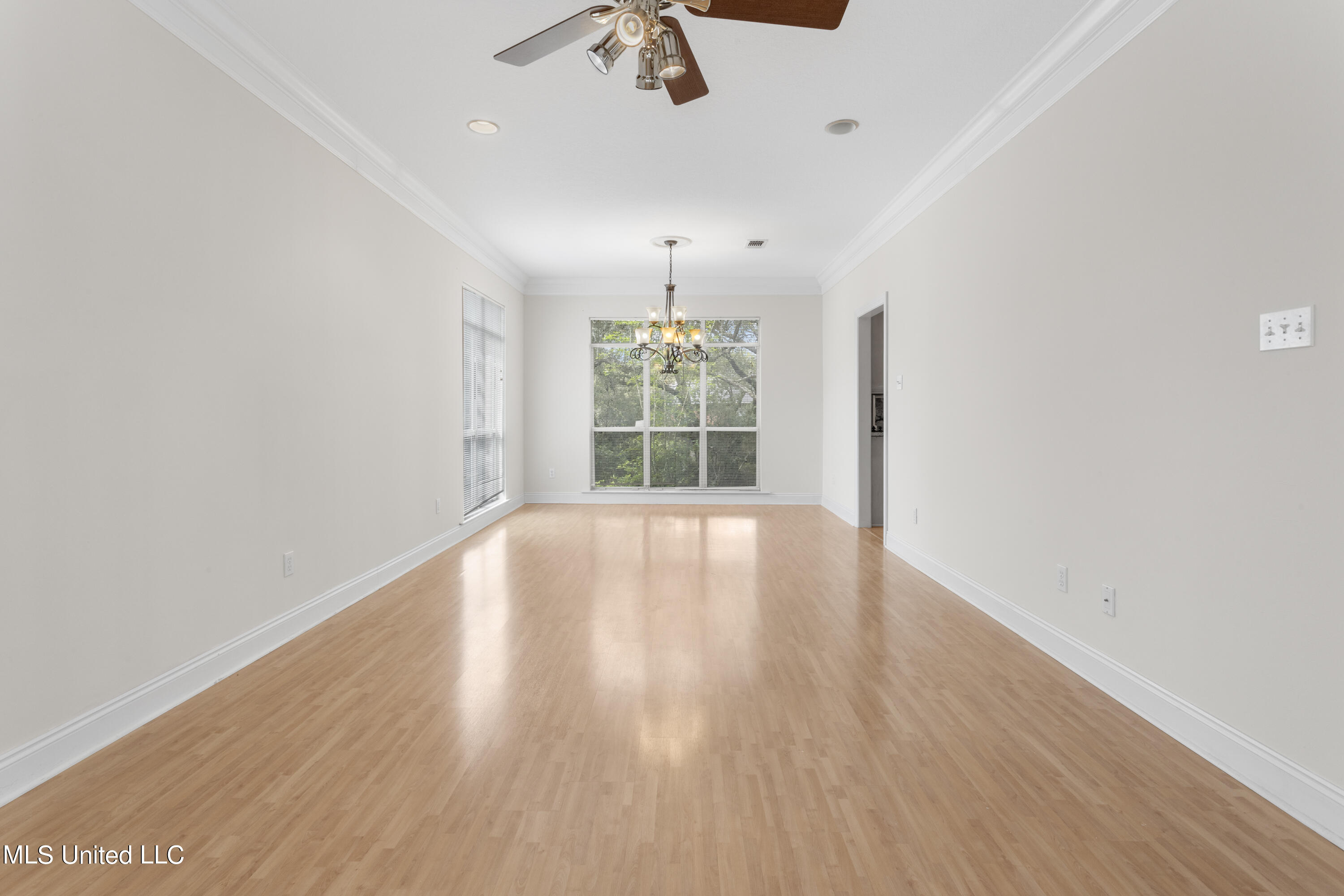 259 Holcomb Boulevard Property Photo 8