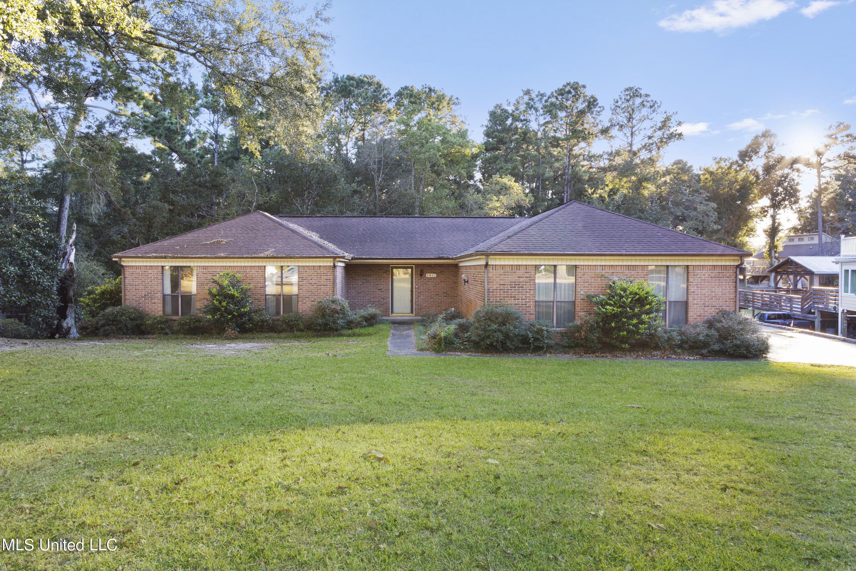 1917 Shady Point Circle Property Photo 1