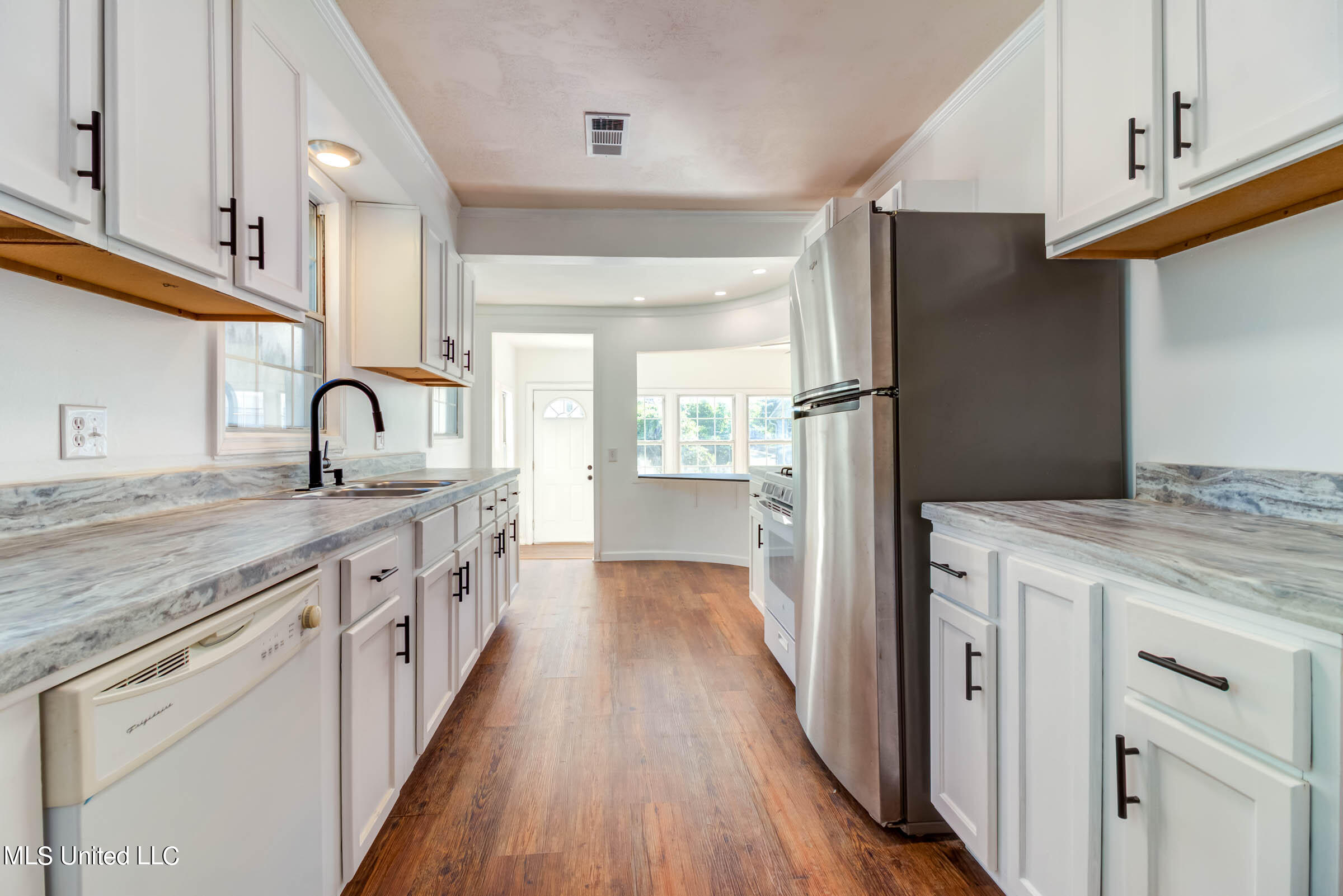258 Porter Avenue Property Photo 8