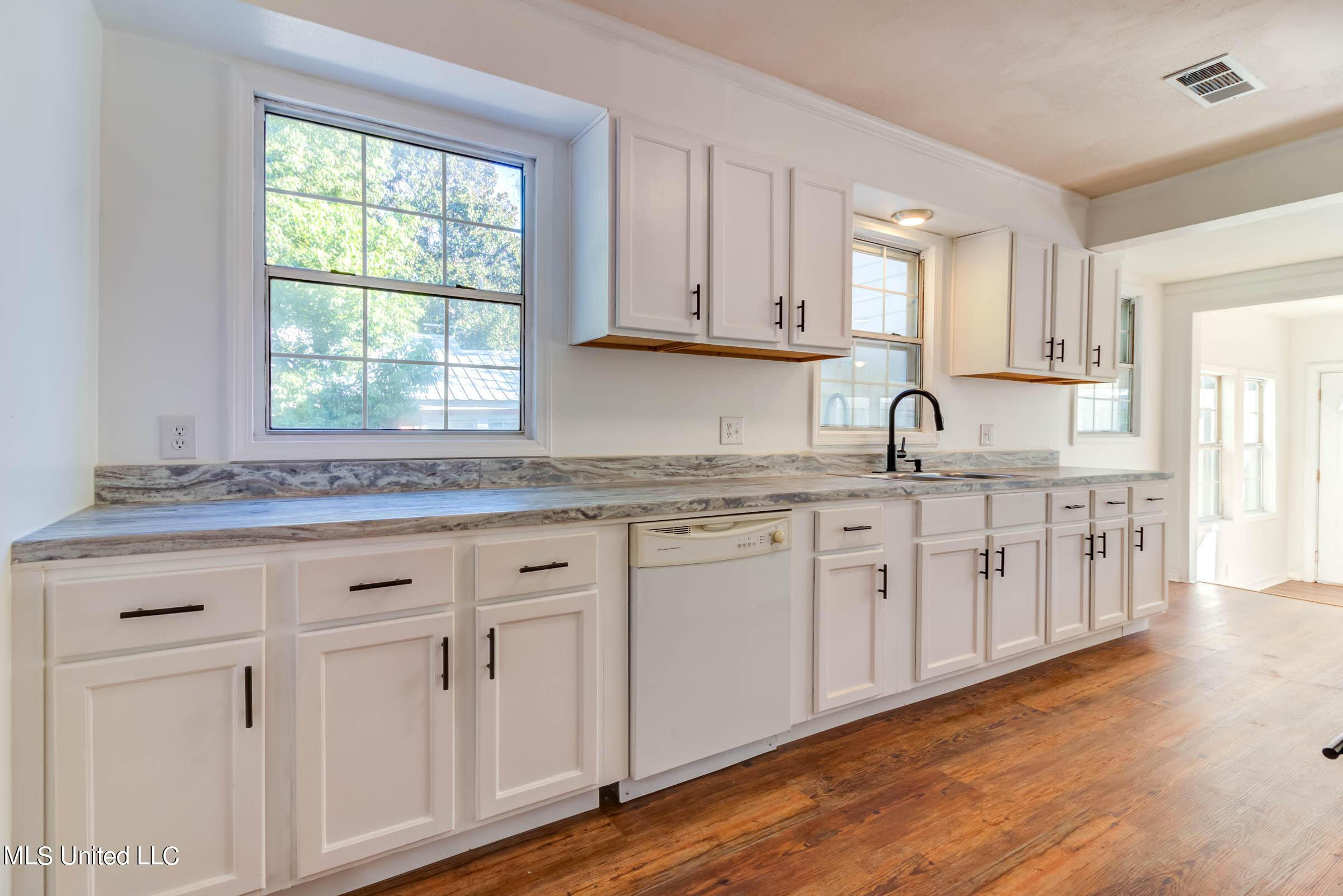 258 Porter Avenue Property Photo 15