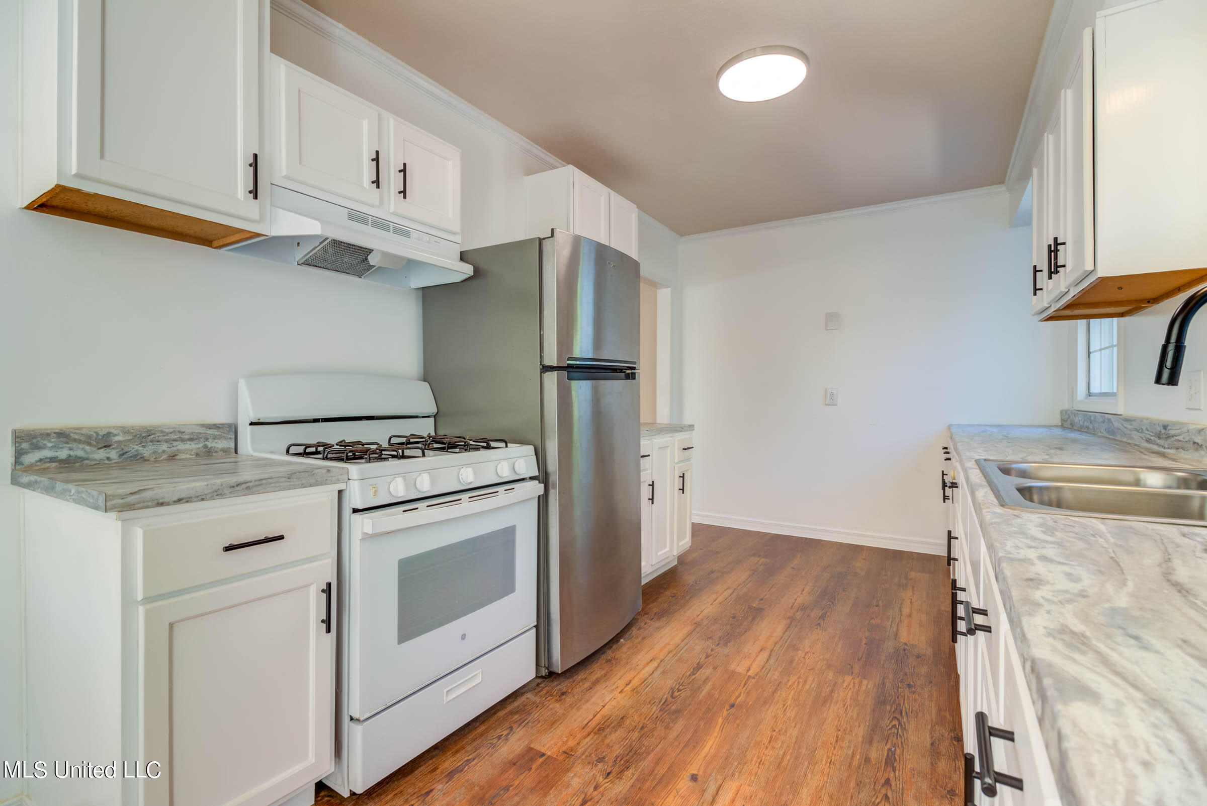 258 Porter Avenue Property Photo 17