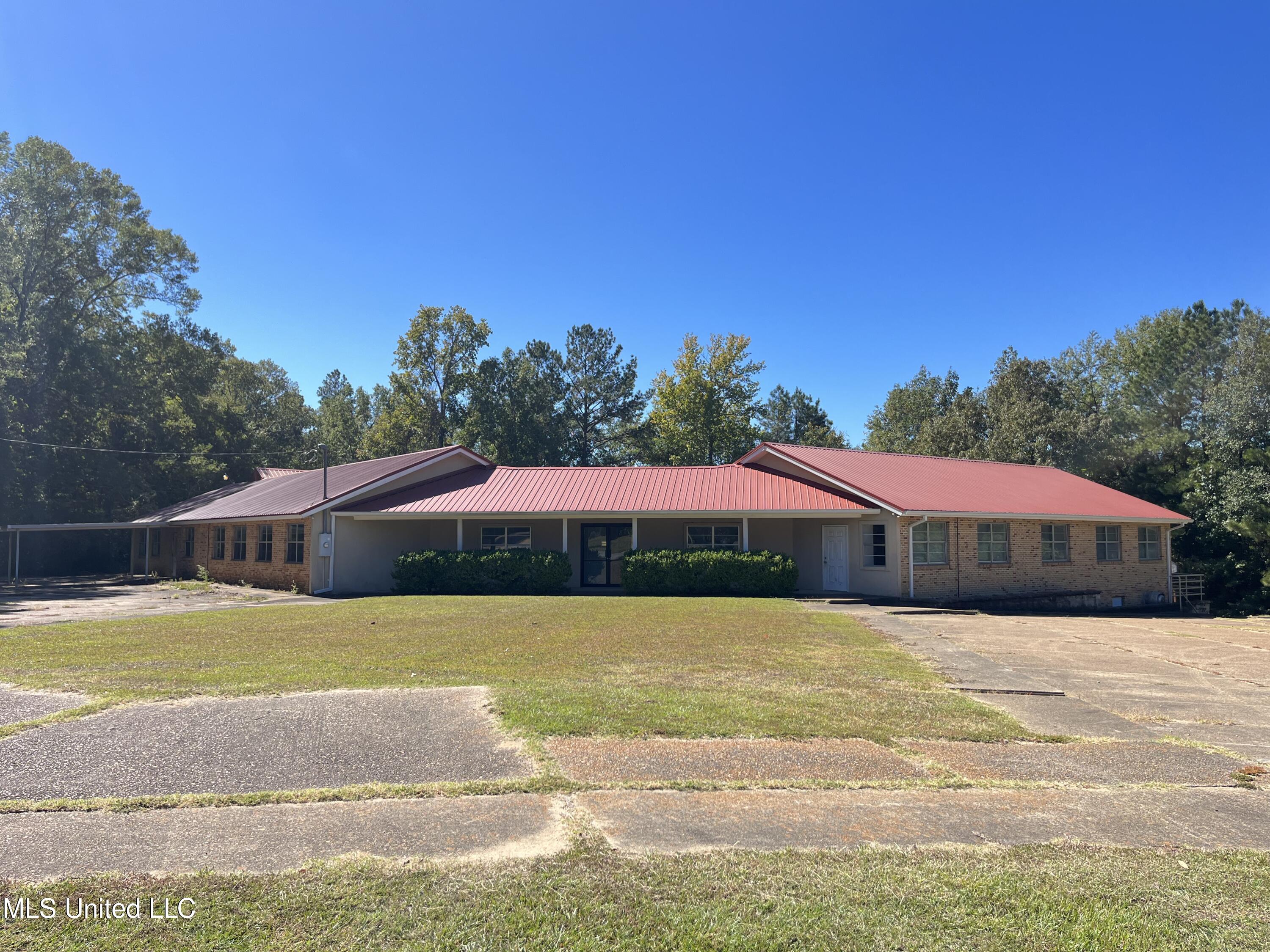 154 Dixie Drive Property Photo 2