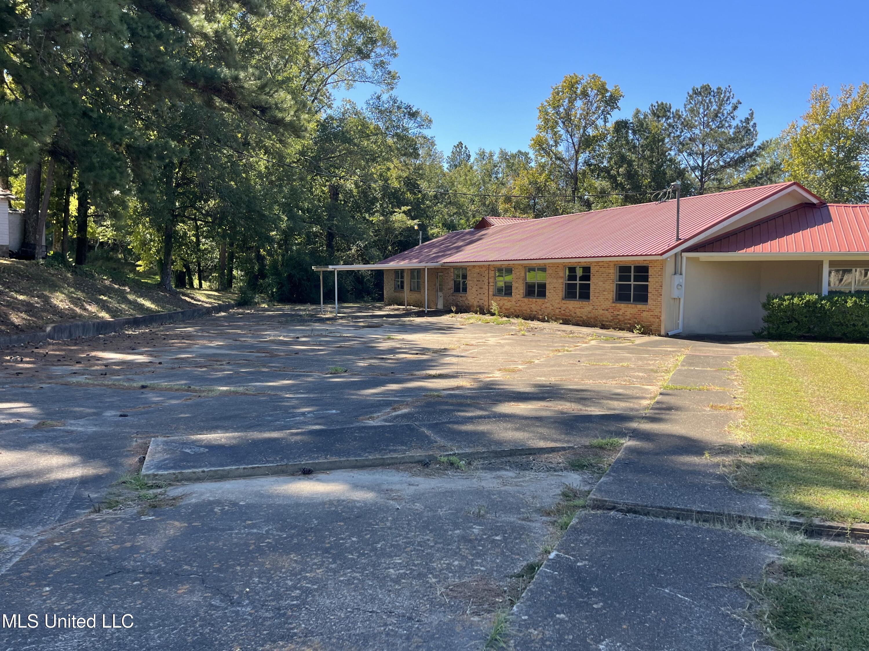 154 Dixie Drive Property Photo 3