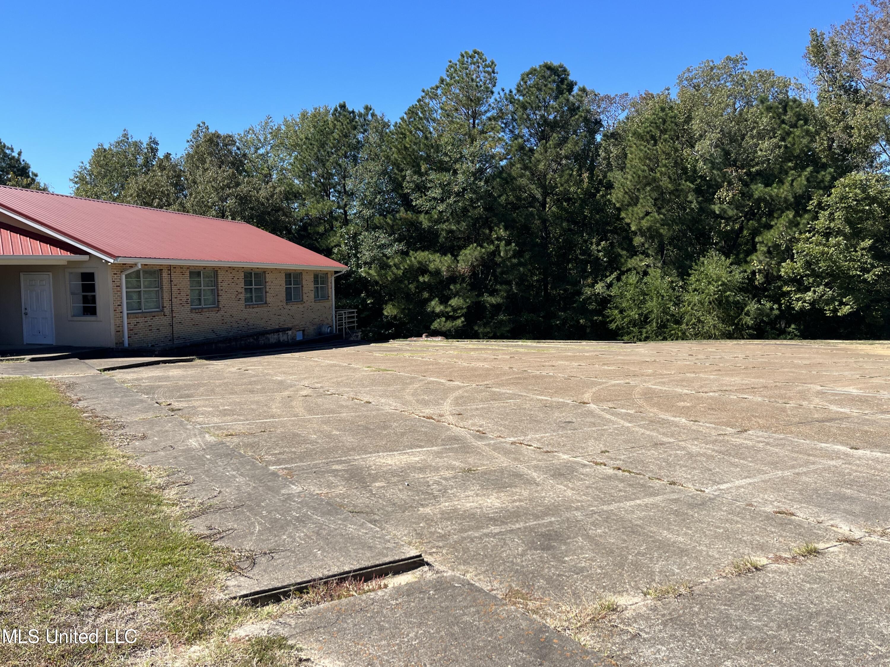 154 Dixie Drive Property Photo 4