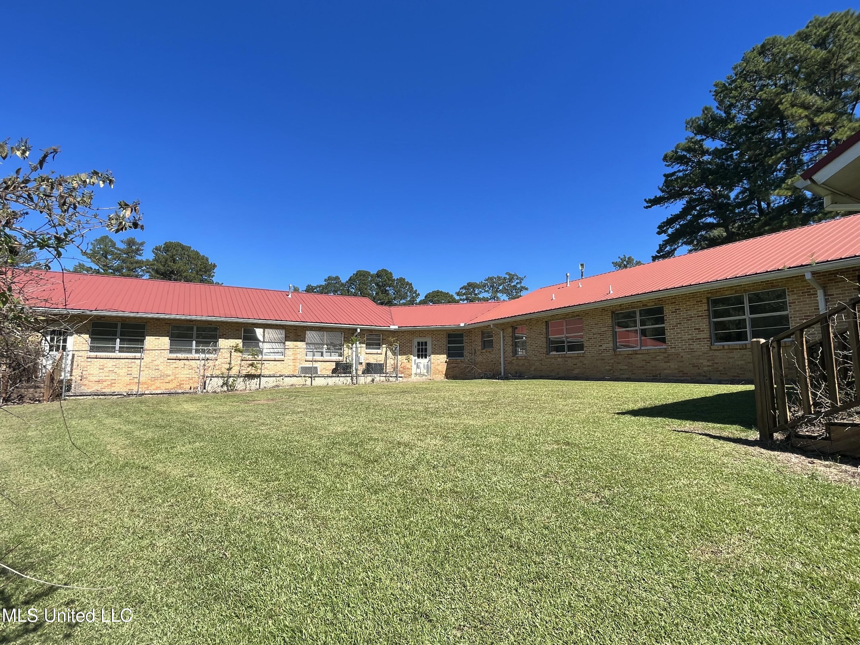154 Dixie Drive Property Photo 6