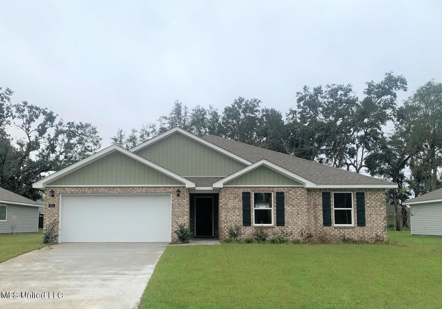 211 Hawthorne Drive Property Photo 1