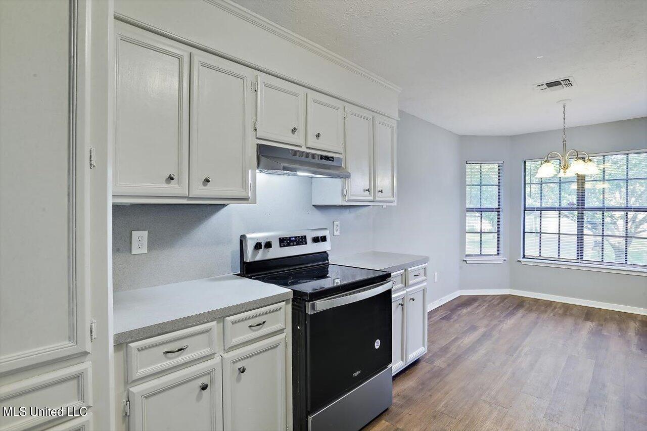 8 Ridgeway Place Property Photo 9