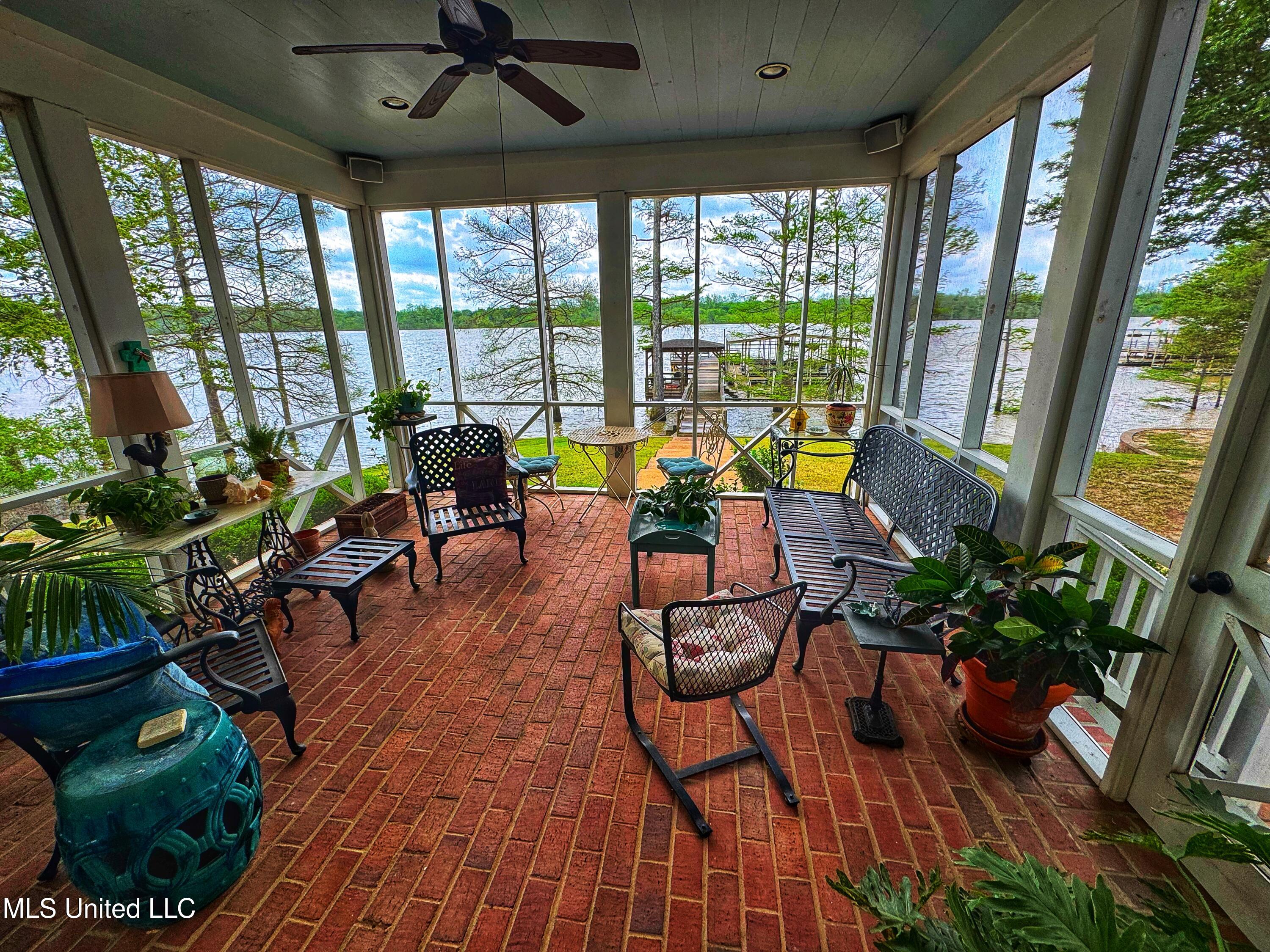 16 Parker Landing Property Photo 3