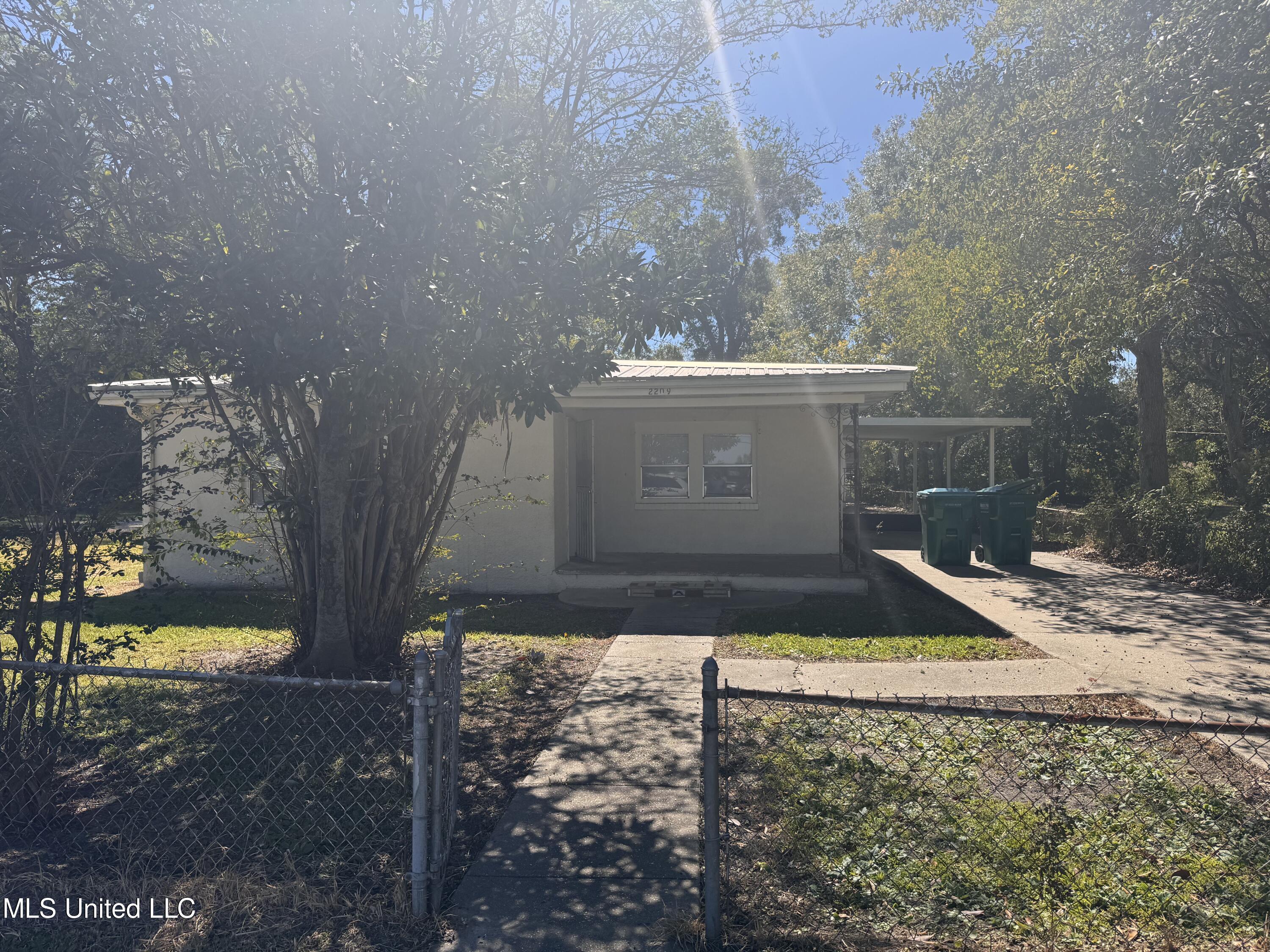2209 34th Street Property Photo 1