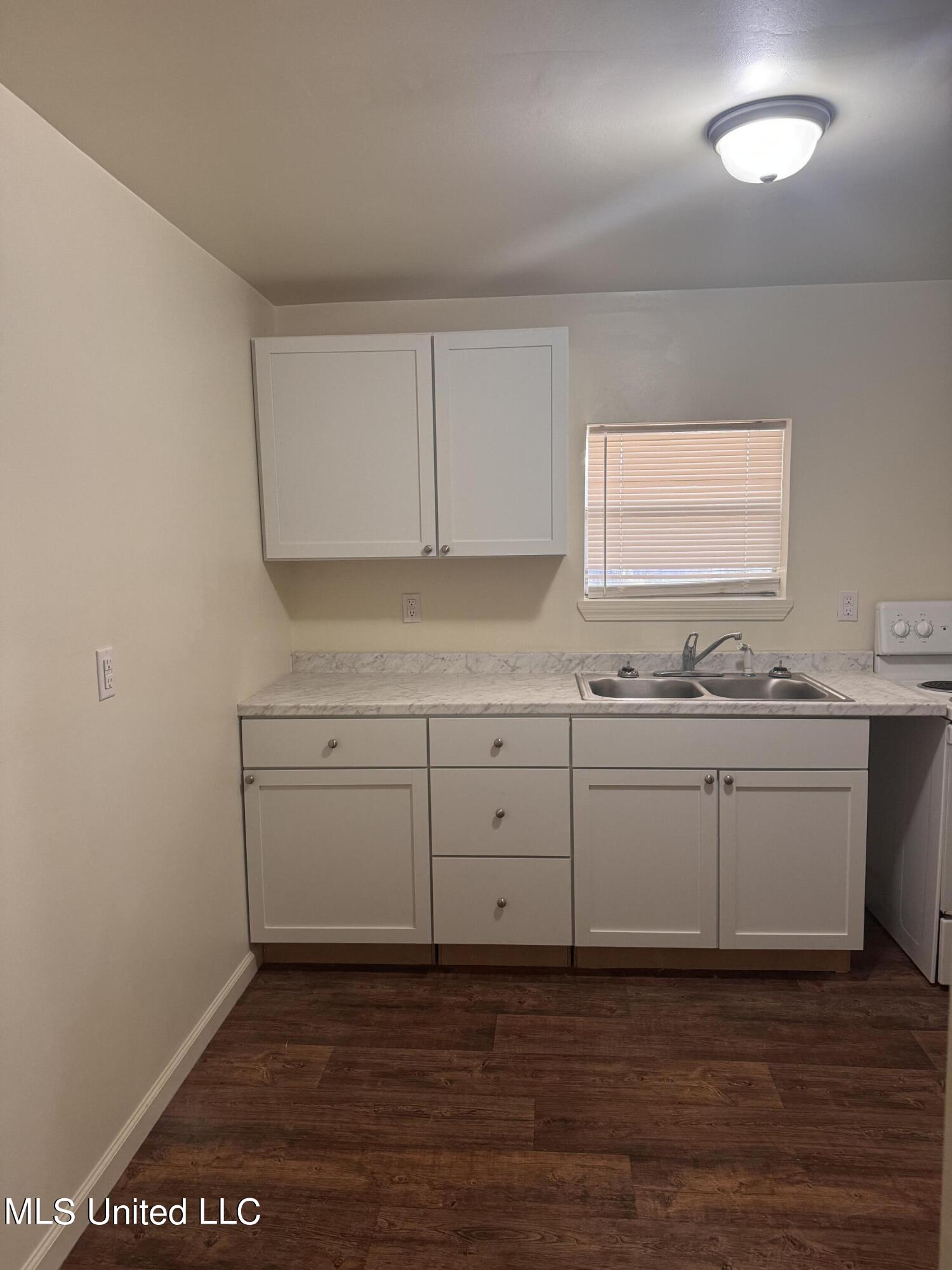 2209 34th Street Property Photo 8