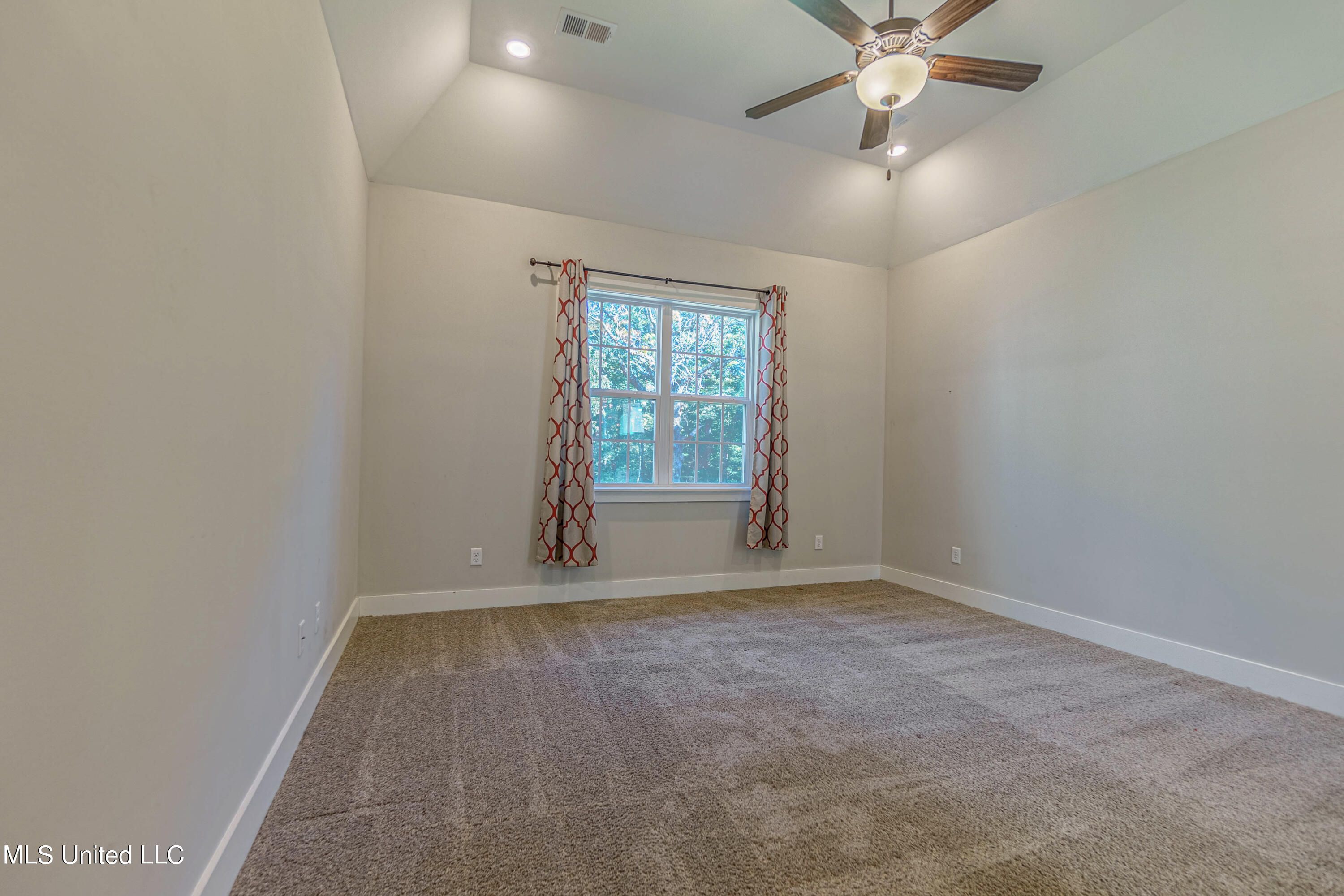 5640 Drew Glazer Drive Property Photo 6