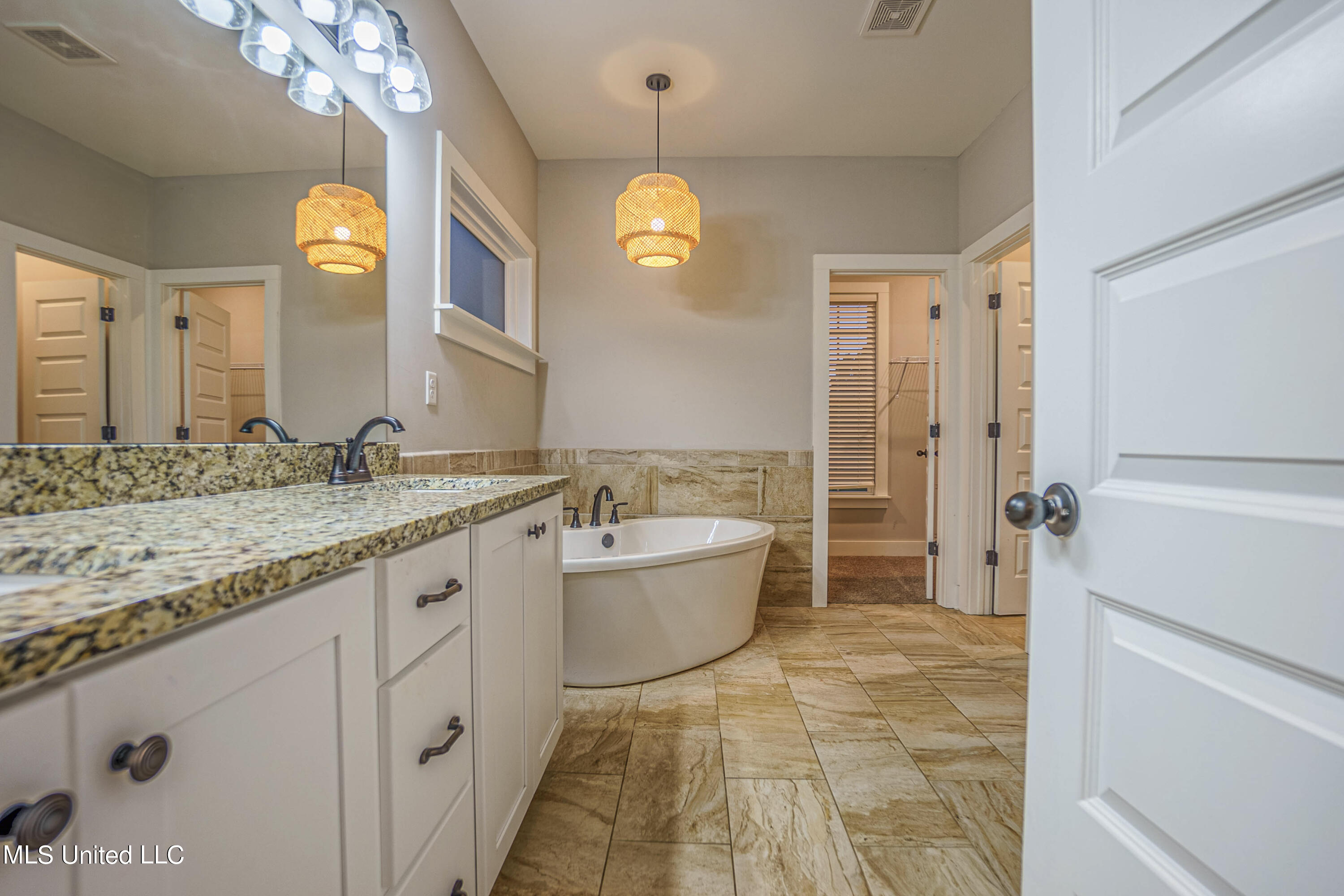 5640 Drew Glazer Drive Property Photo 8