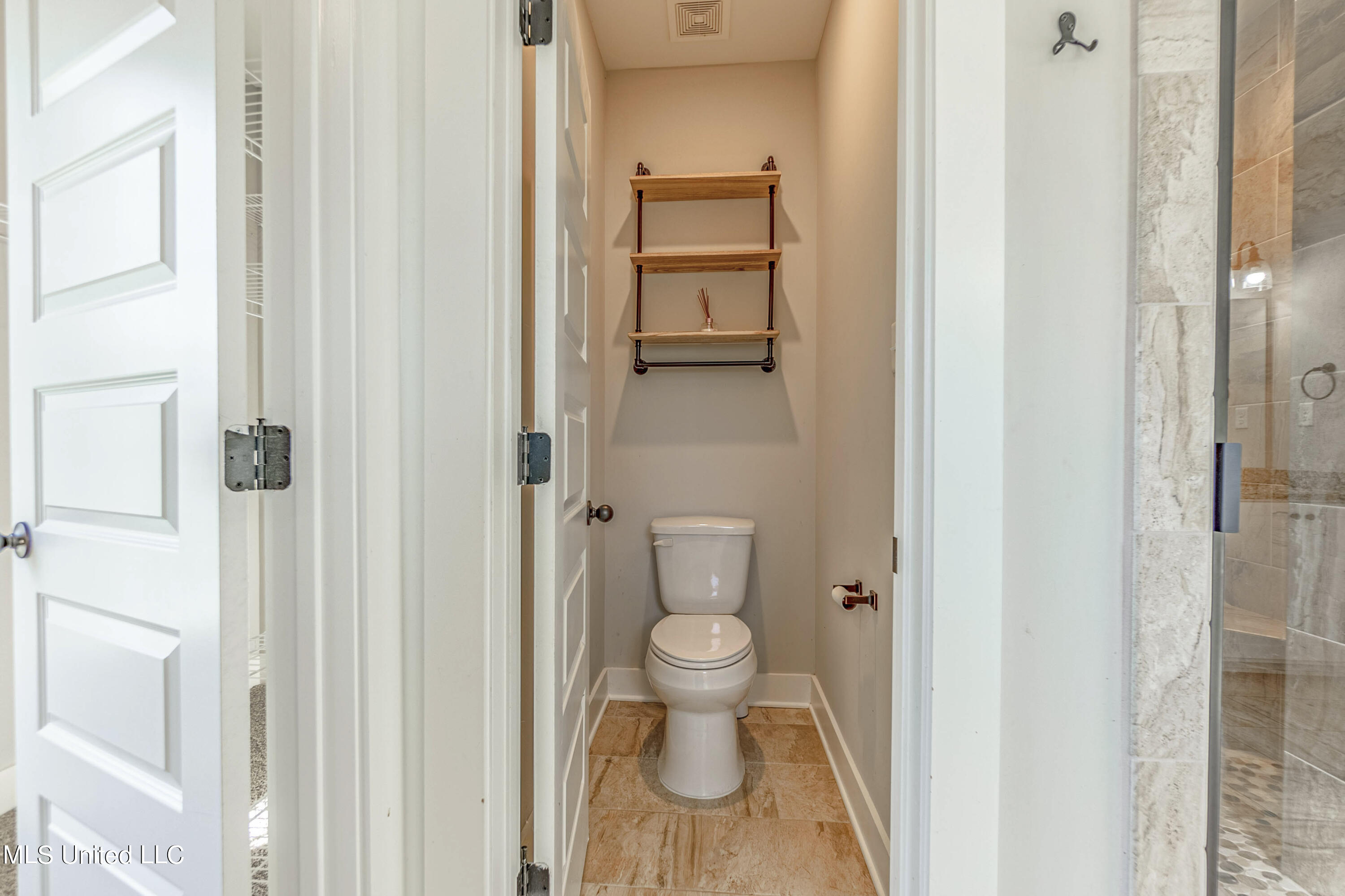 5640 Drew Glazer Drive Property Photo 9