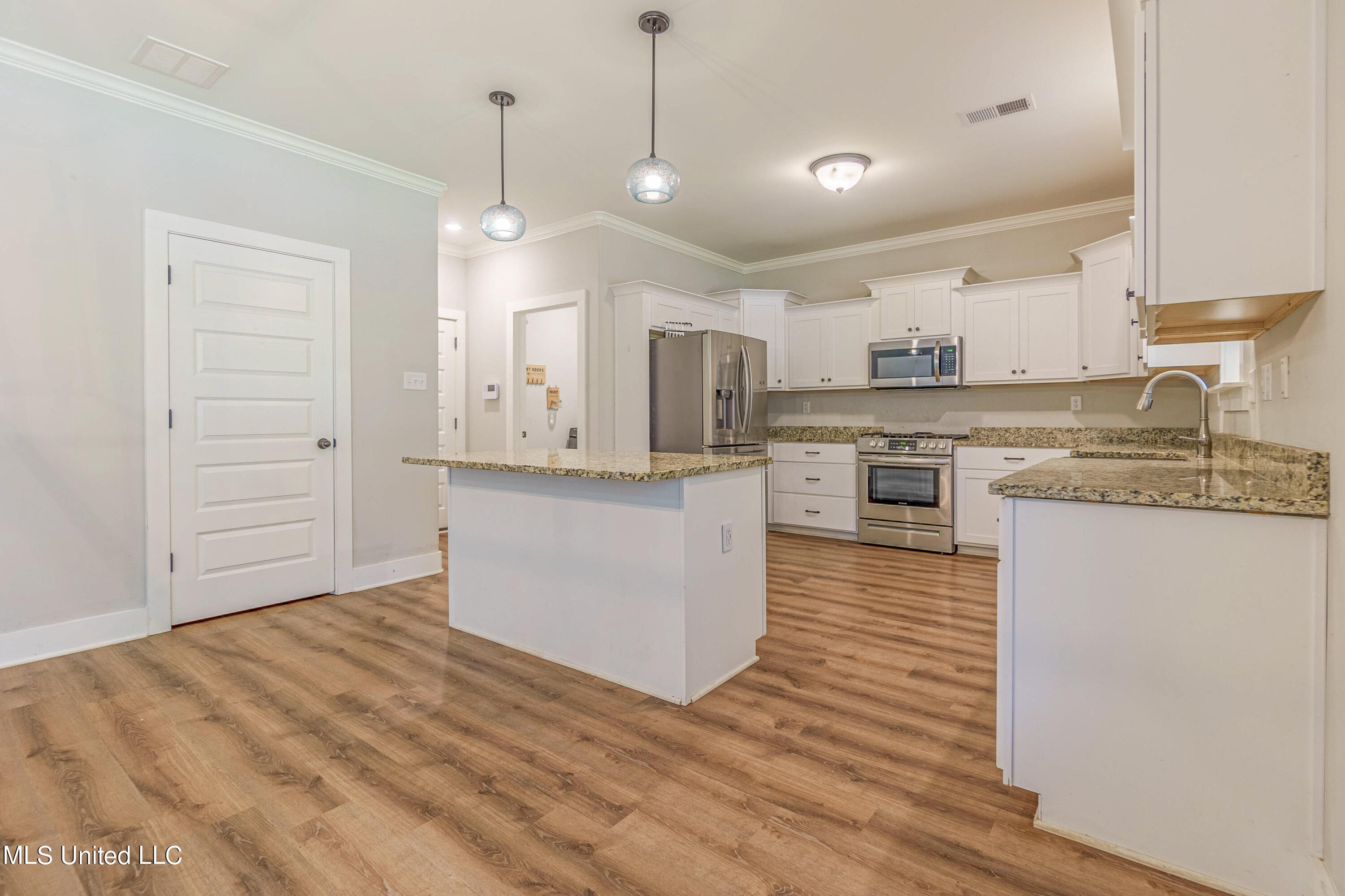 5640 Drew Glazer Drive Property Photo 16
