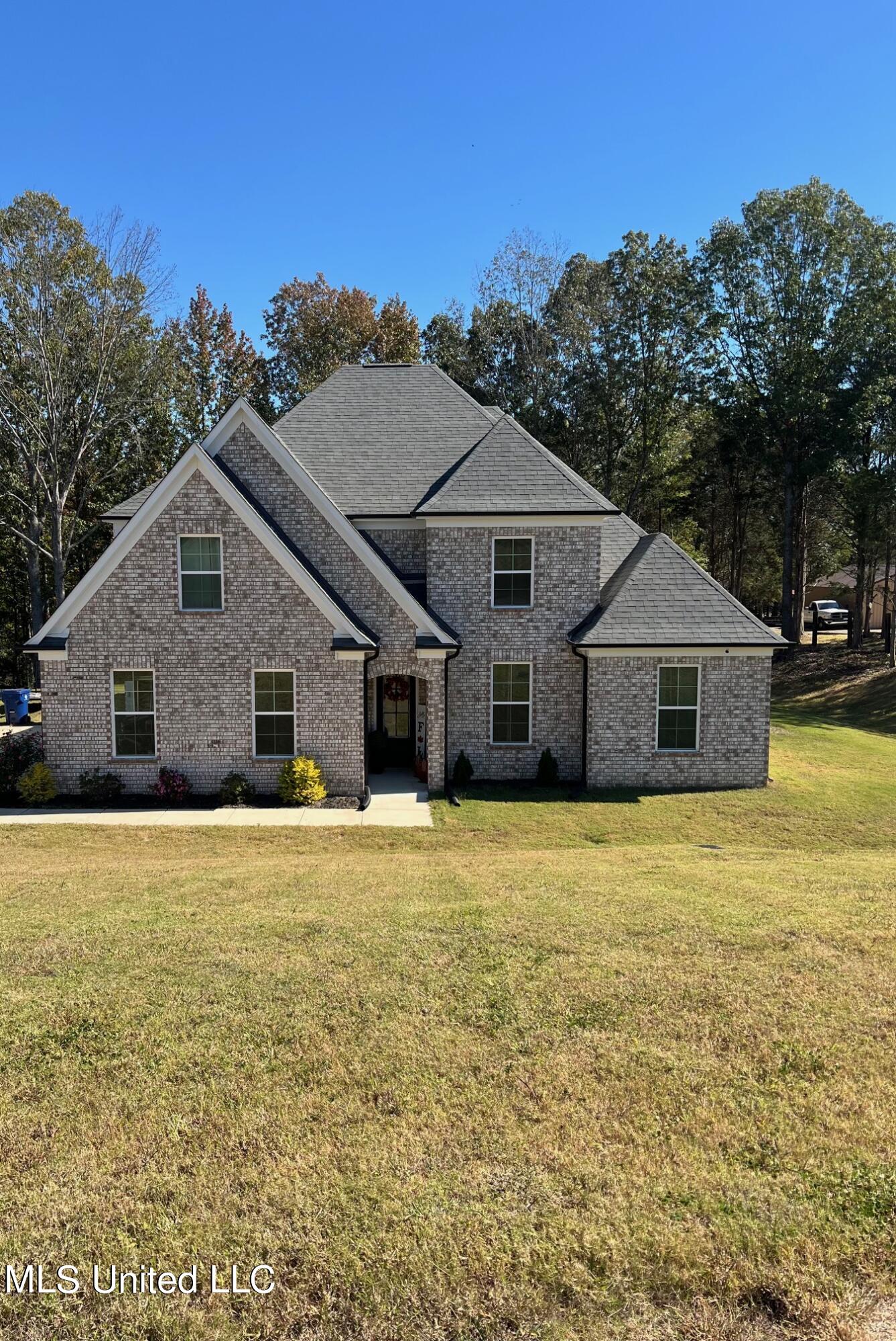 214 E Byhalia Creek Farms Road Property Photo 1