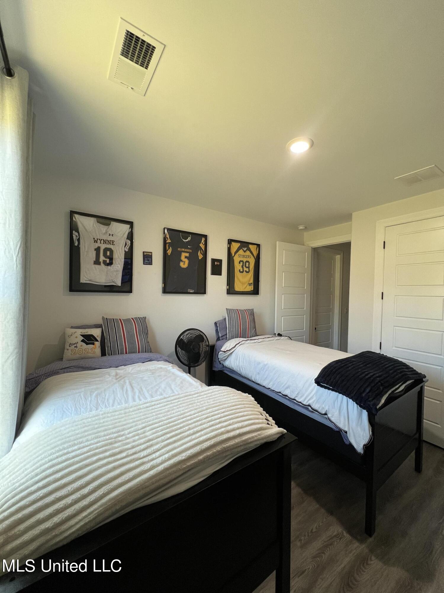 214 E Byhalia Creek Farms Road Property Photo 8