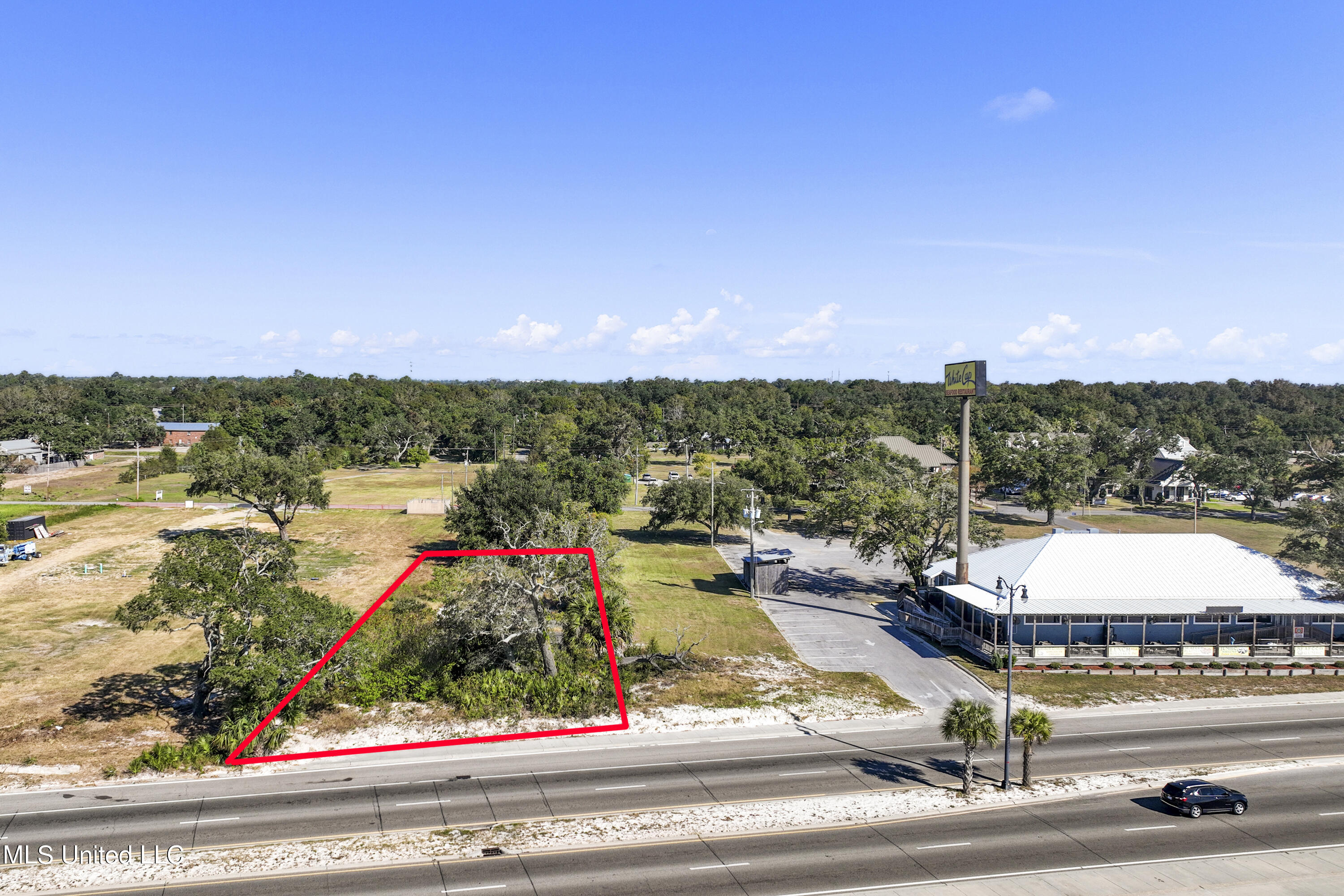 538 Beach Drive Property Photo 2