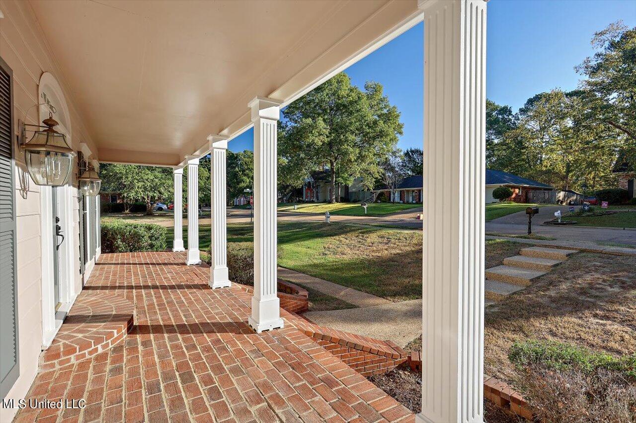 300 Monterey Drive Property Photo 6