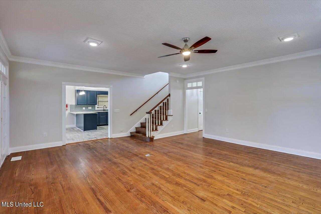 300 Monterey Drive Property Photo 10