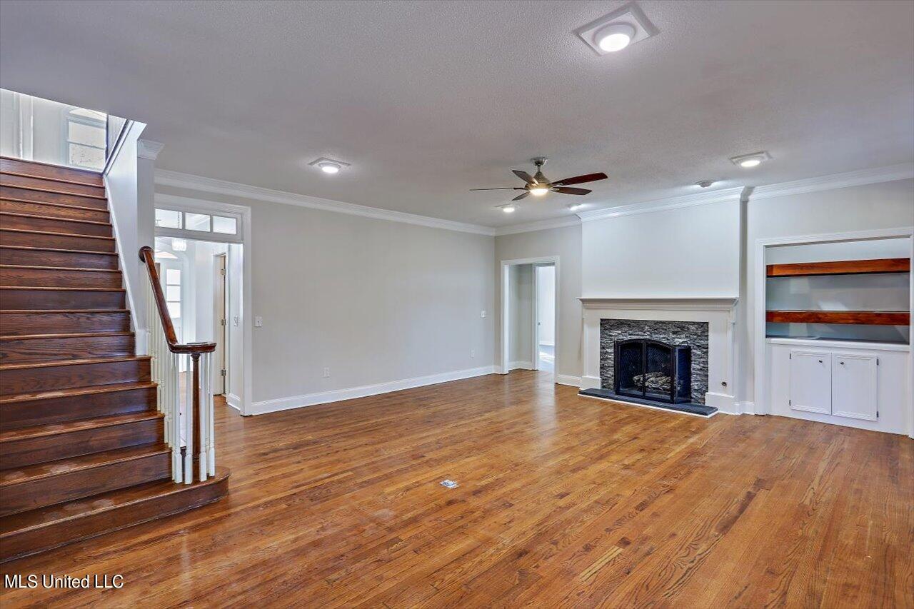 300 Monterey Drive Property Photo 11