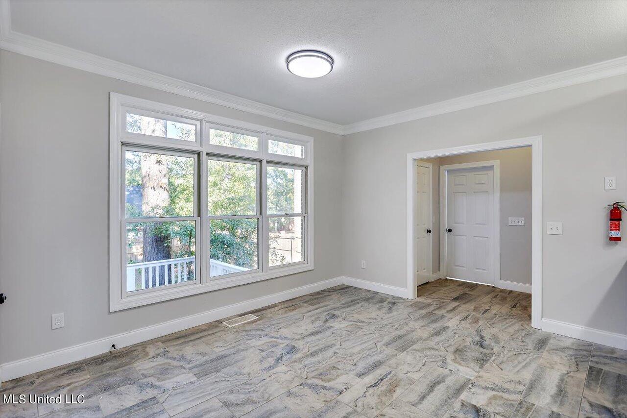 300 Monterey Drive Property Photo 16