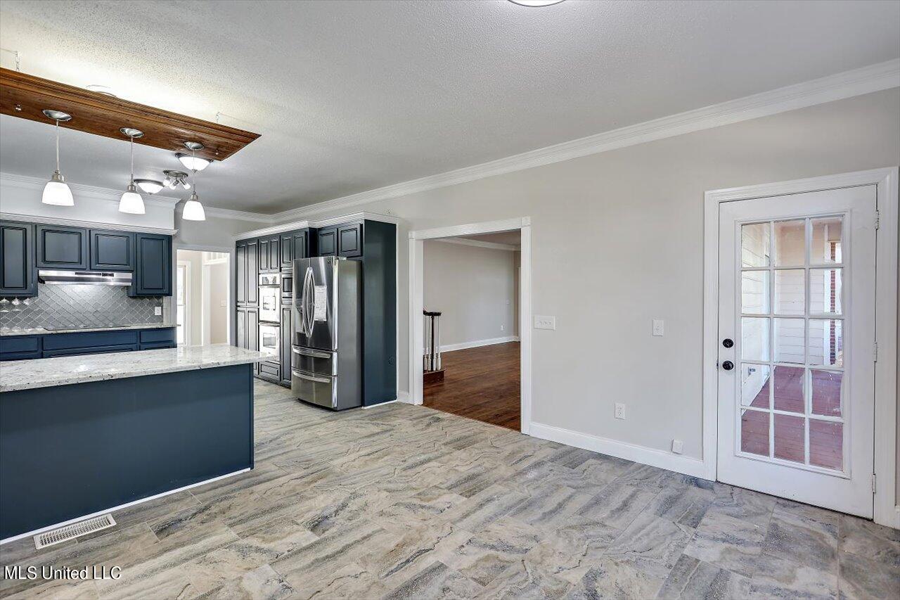 300 Monterey Drive Property Photo 17