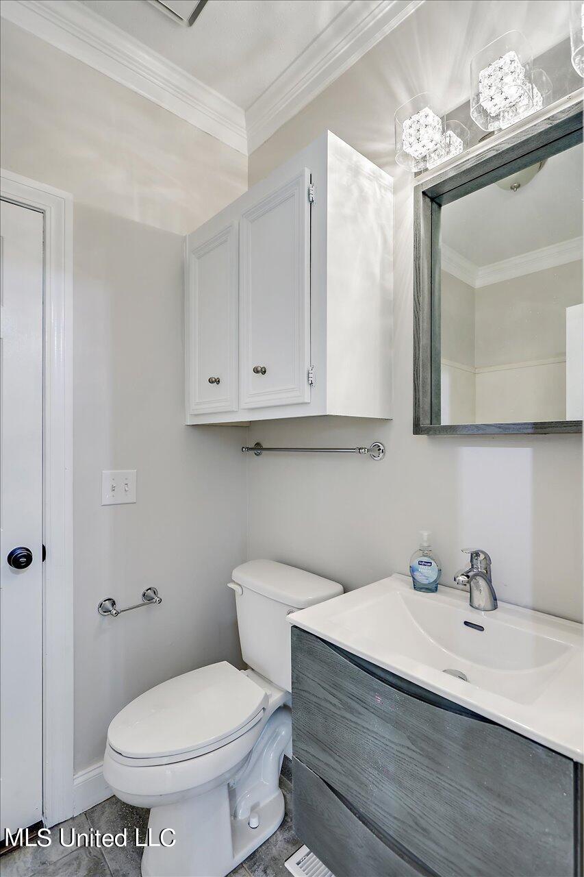 300 Monterey Drive Property Photo 23