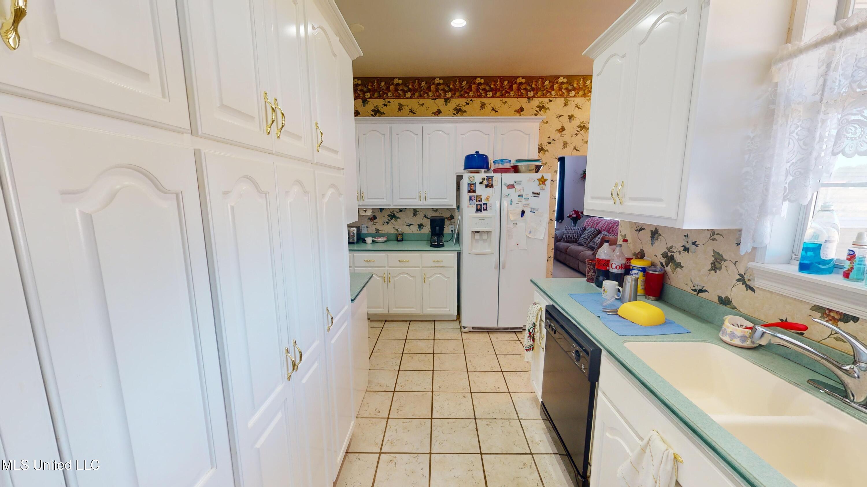 4385 Stringfellow Road Property Photo 7