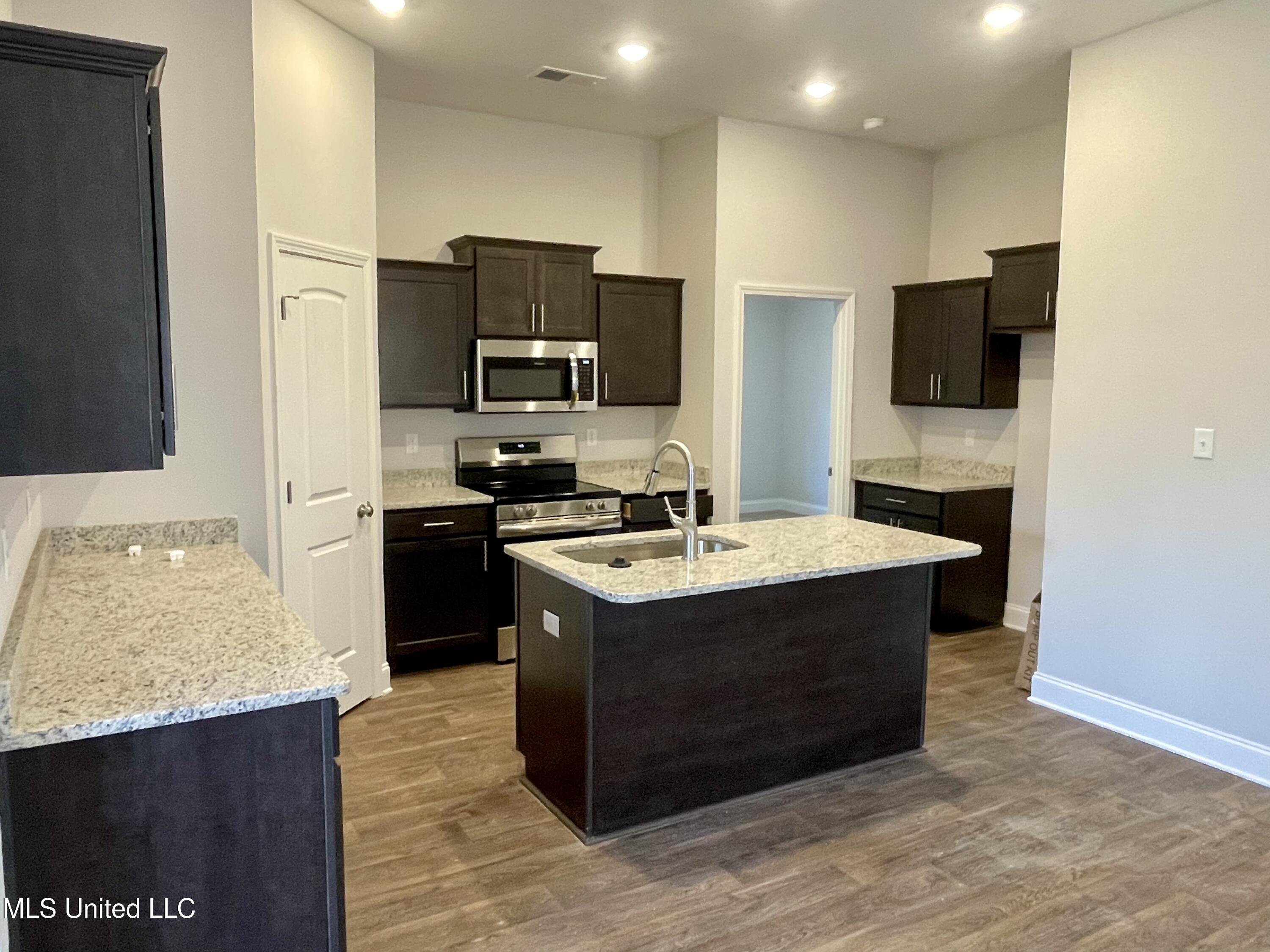 1562 Cambria Drive Property Photo 2