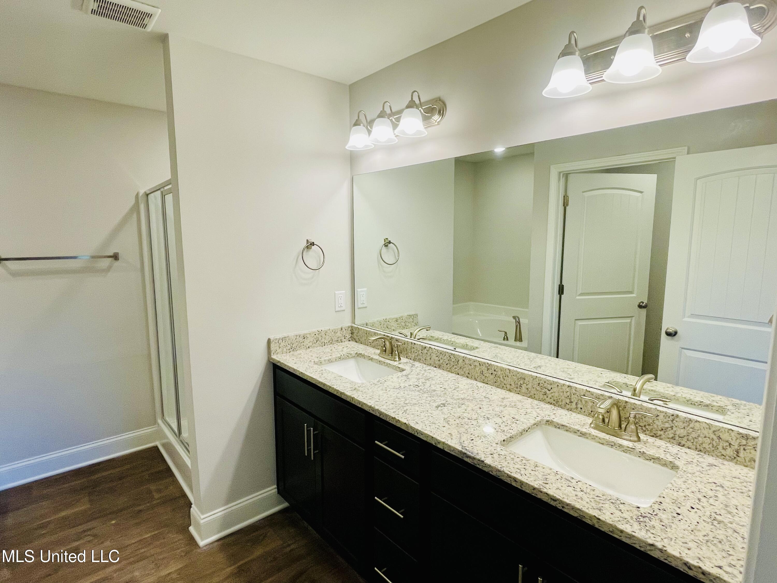 1562 Cambria Drive Property Photo 6