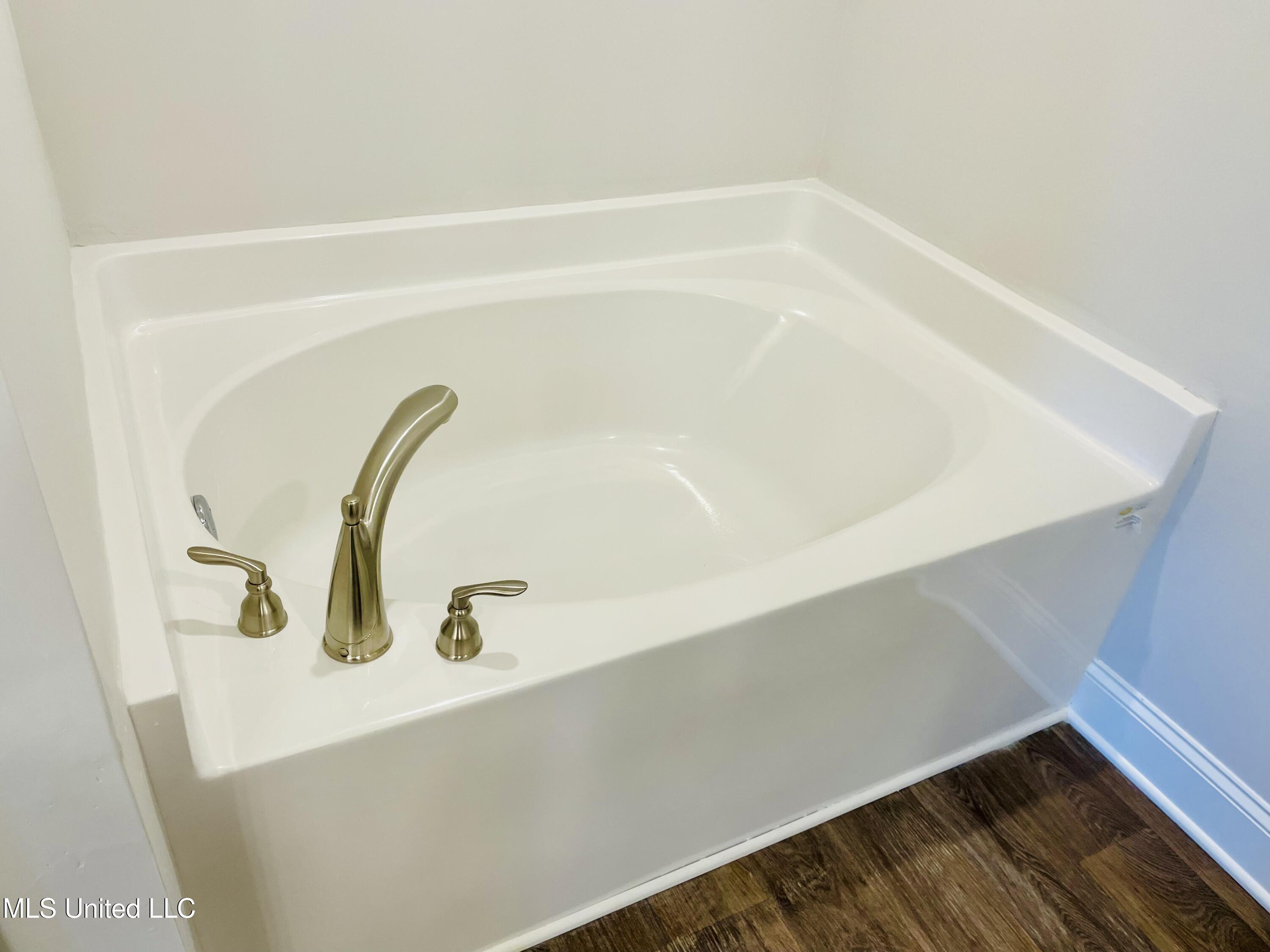 1562 Cambria Drive Property Photo 8