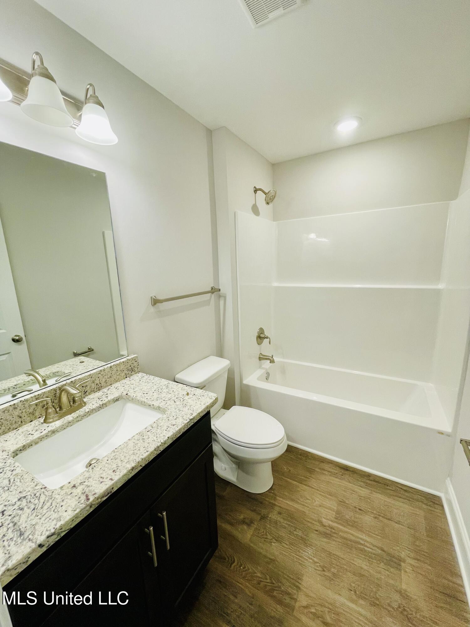 1562 Cambria Drive Property Photo 9