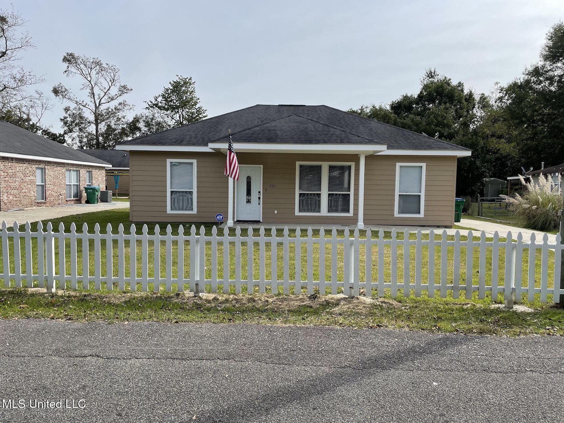 203 Milner Avenue Property Photo 1
