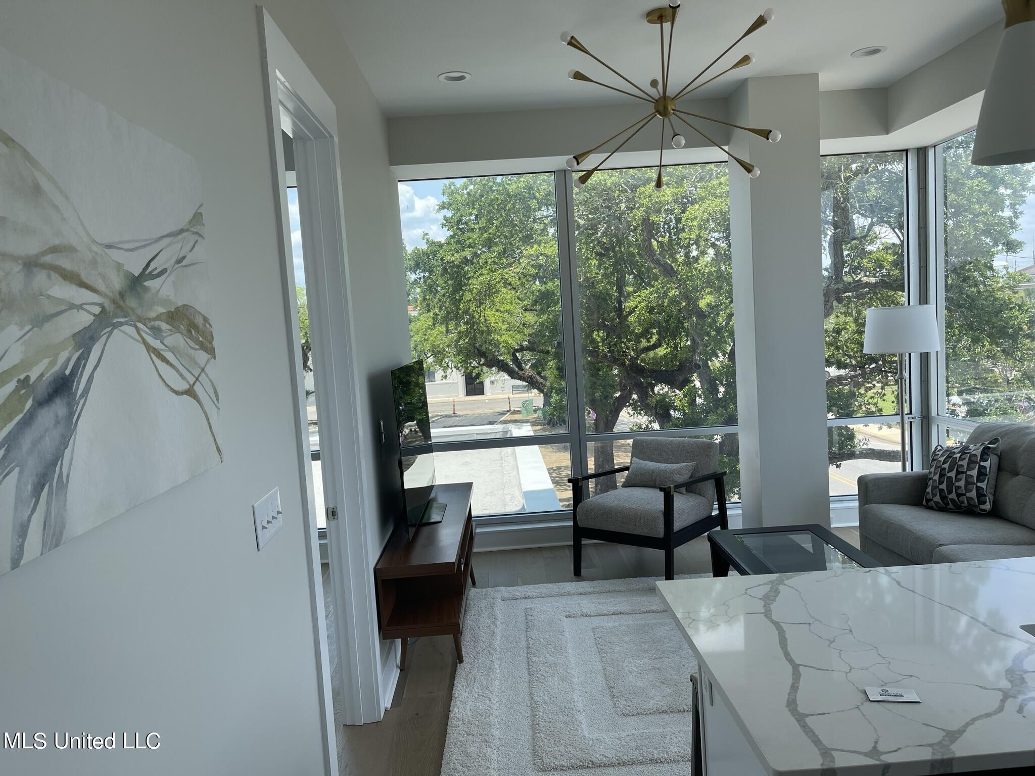 3207 Magnolia Street Property Photo 4