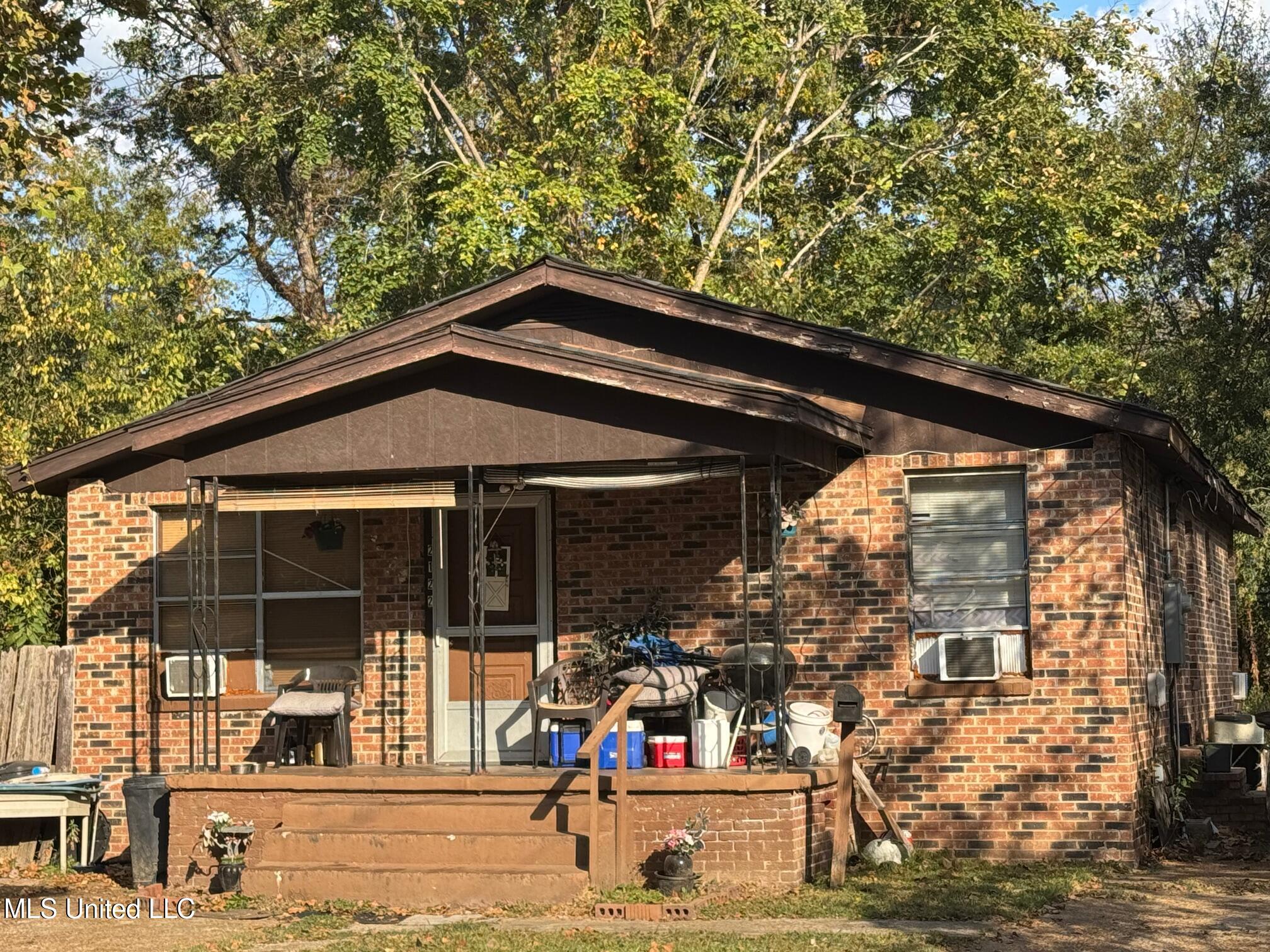2122 Mobile Avenue Property Photo 1