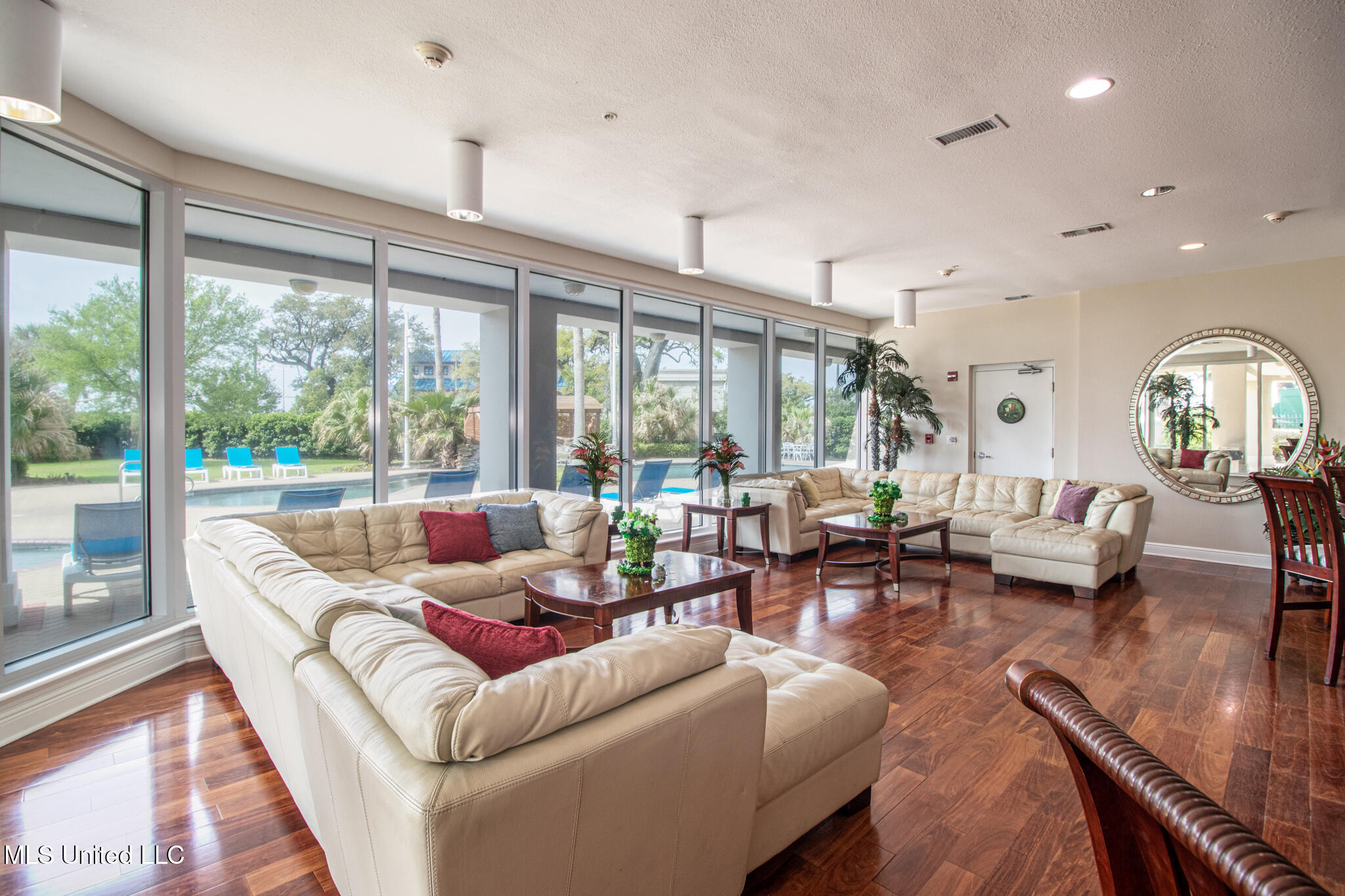 2668 Beach Boulevard Property Photo 48