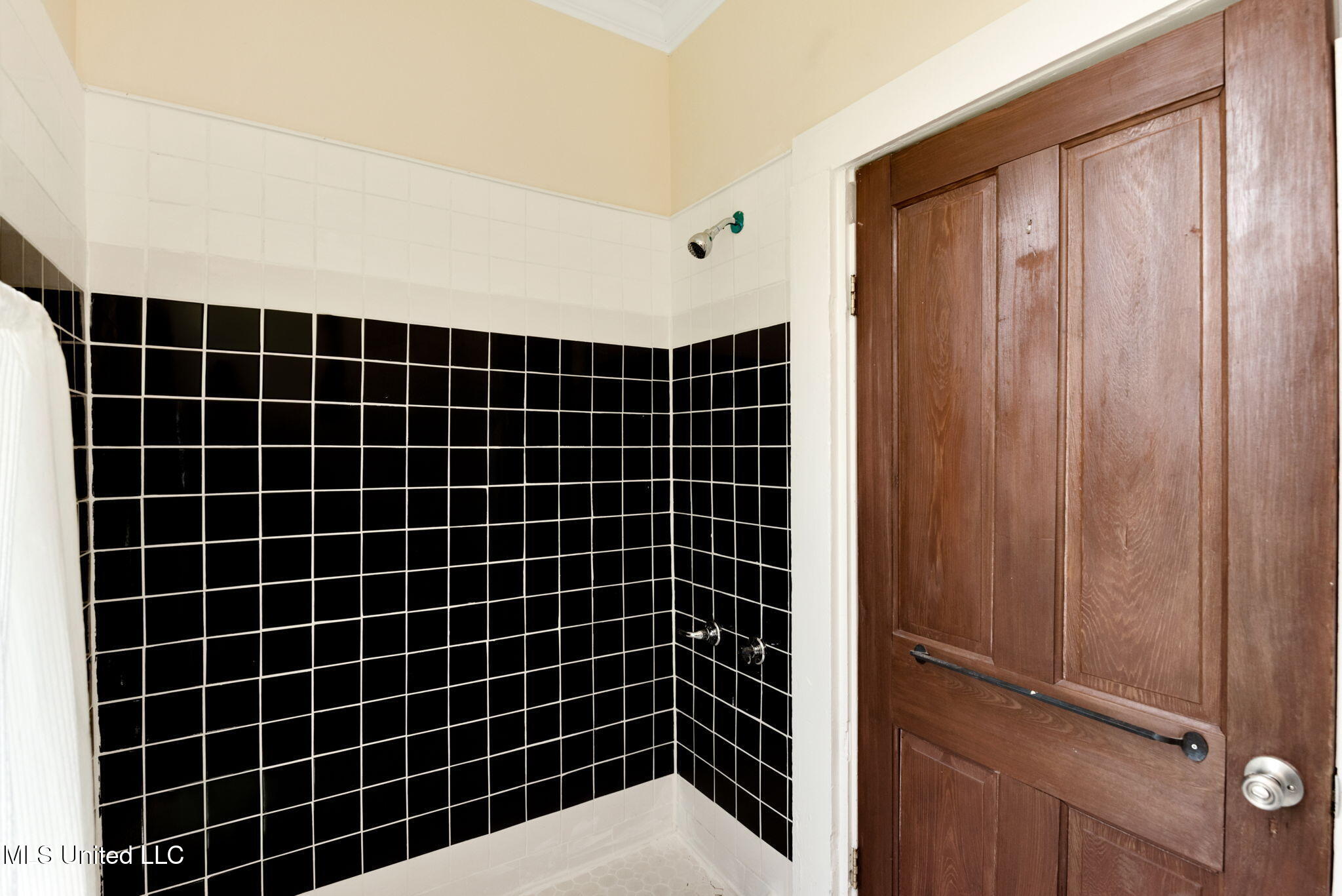 300 Linton Avenue Property Photo 17