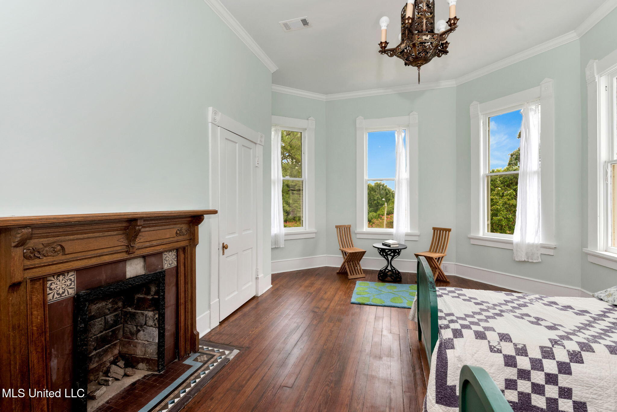 300 Linton Avenue Property Photo 35