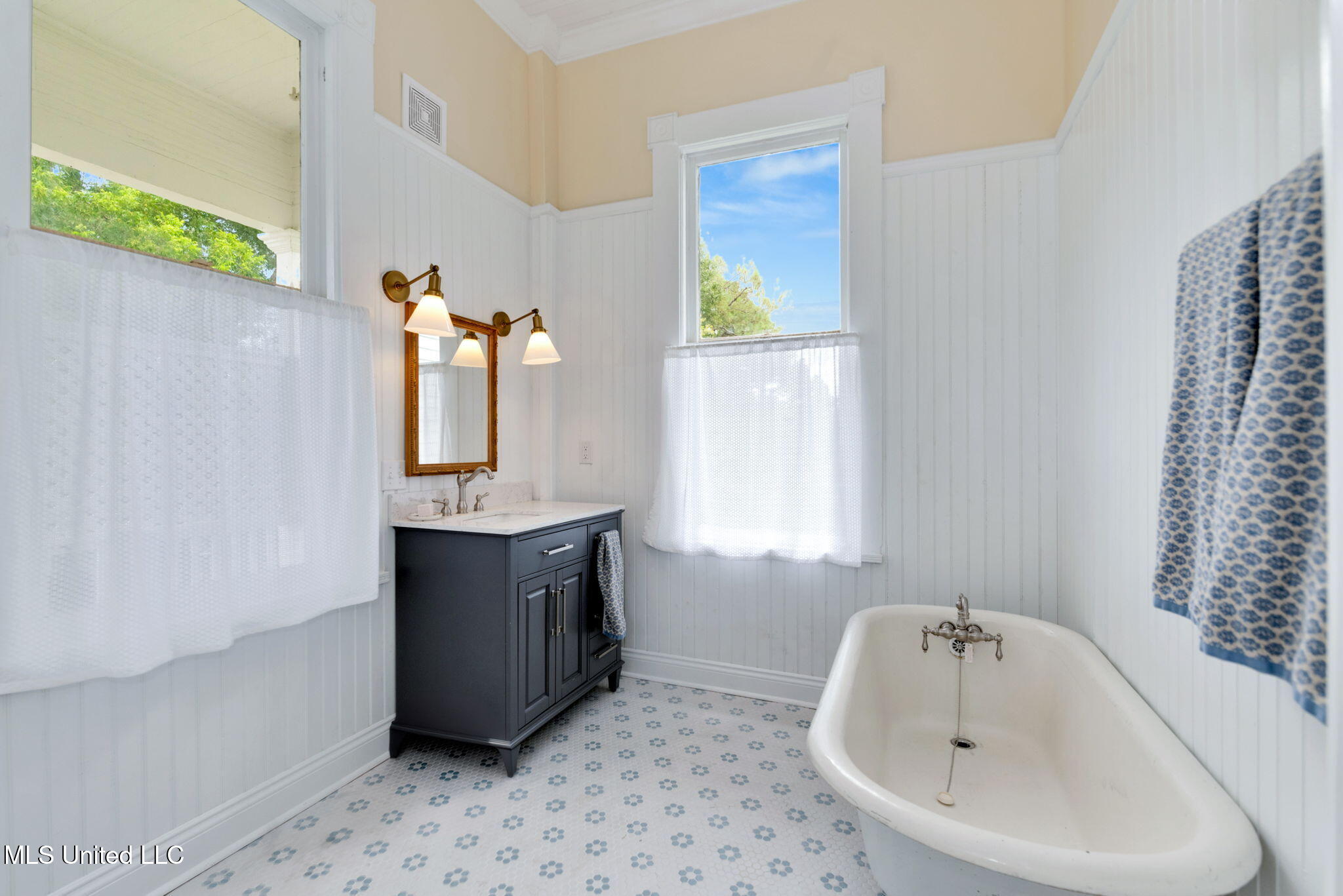 300 Linton Avenue Property Photo 42