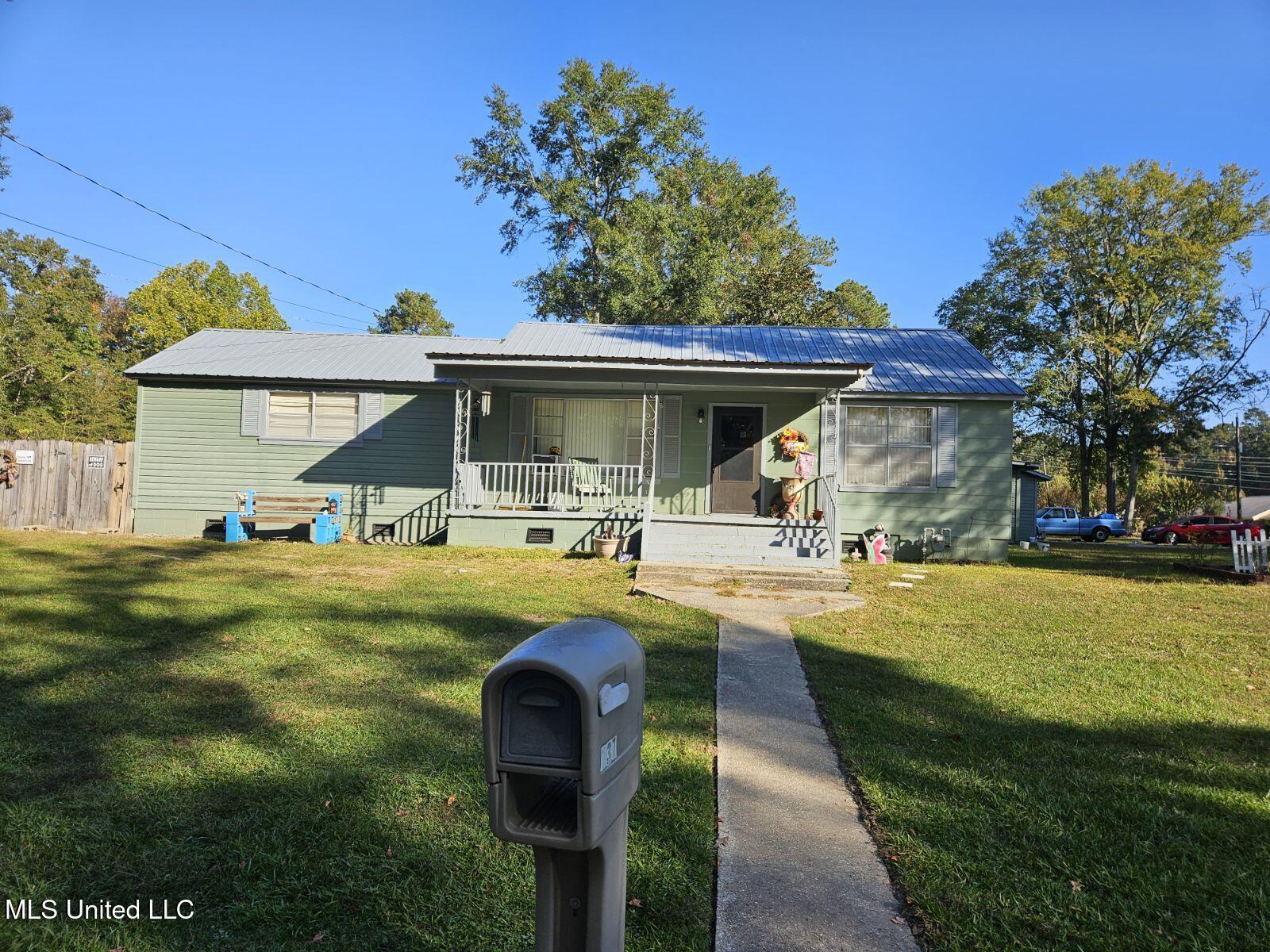 137 Anderson Street Property Photo 1