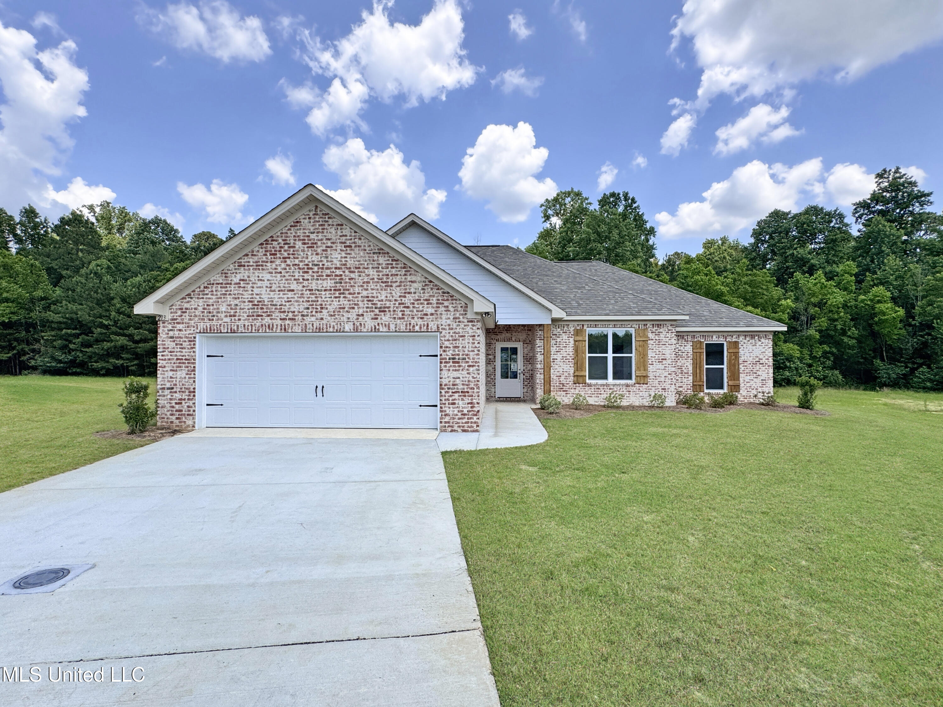 213 Dolly Lane Property Photo 1