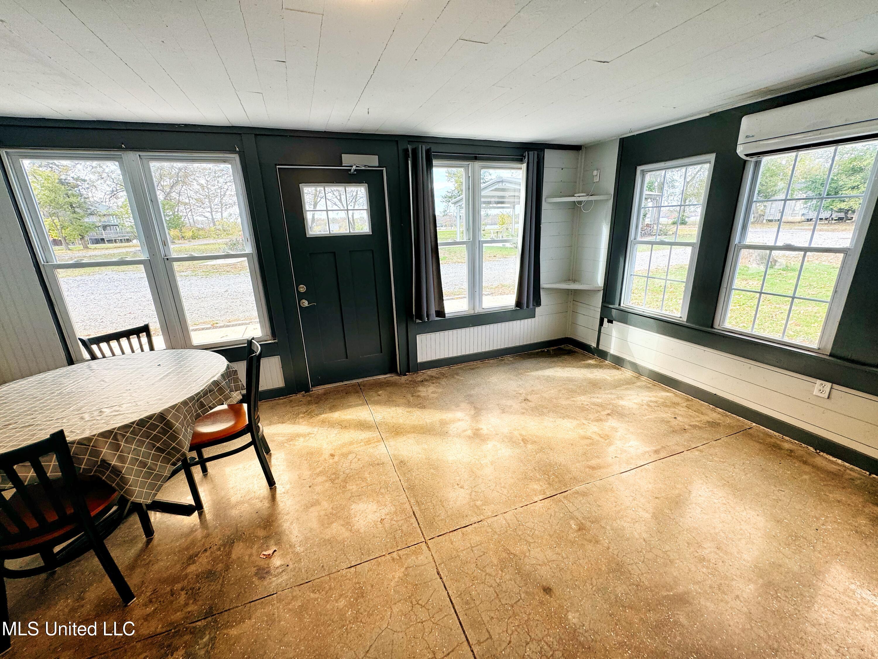 5860 Moon Lake Road Property Photo 12